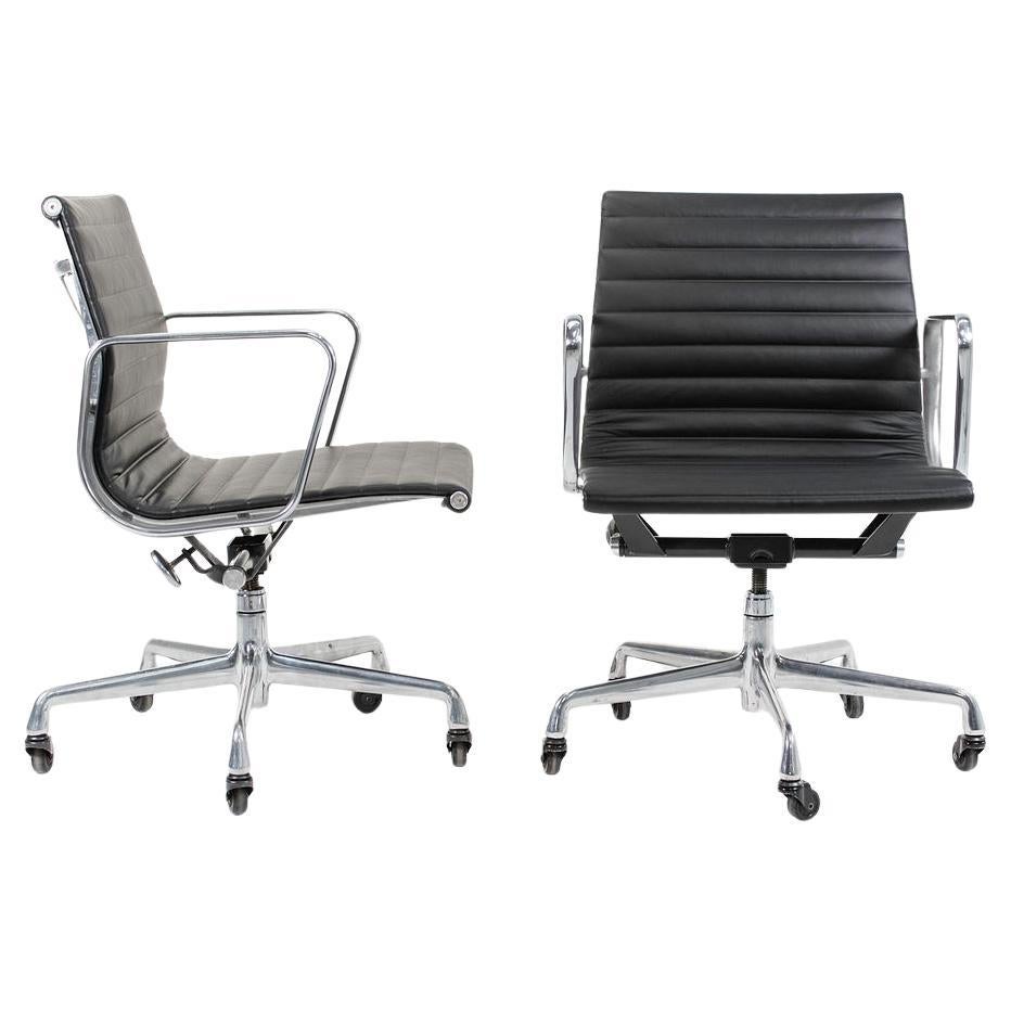 2010s Herman Miller Eames Aluminum Group Management Desk Chair Leather 2x Avail