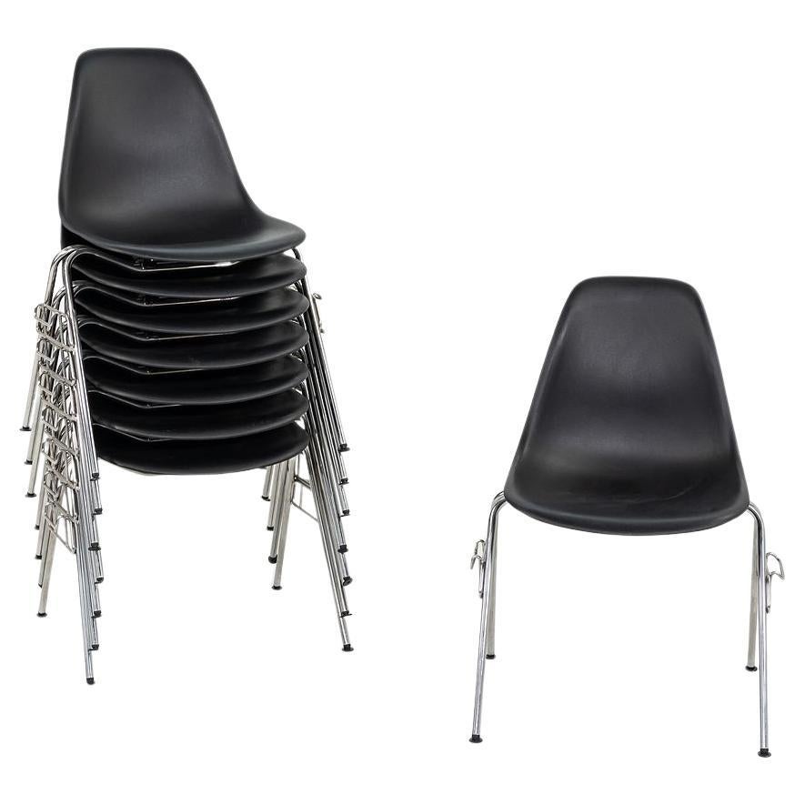 2015 Herman Miller Stapelbare Eames Plastic Side Shell-Esszimmerstühle aus Kunststoff, 4x verfügbar