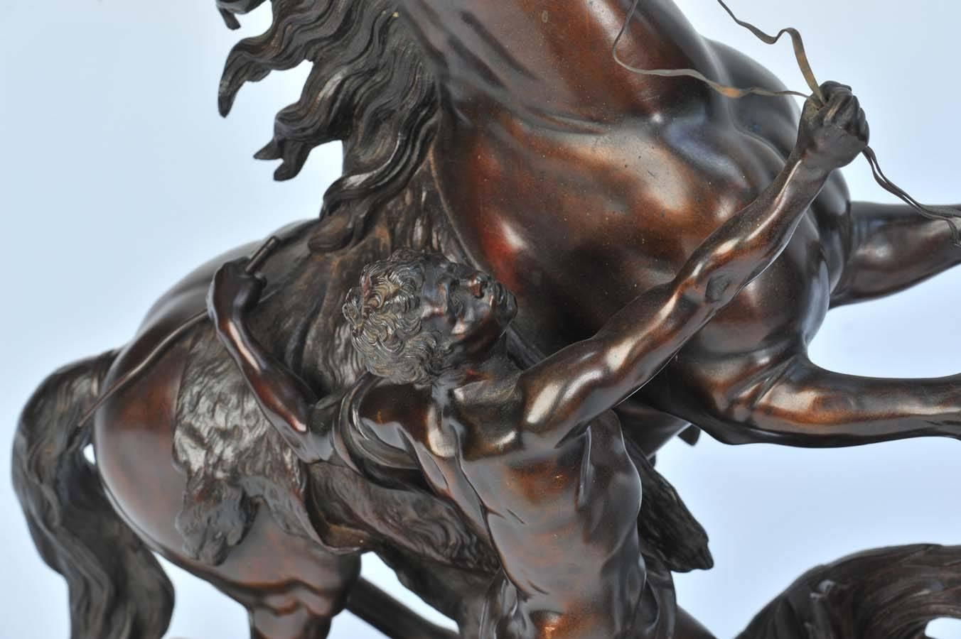 Paire de grands chevaux marley en bronze du 19ème siècle sur pied en vente 2