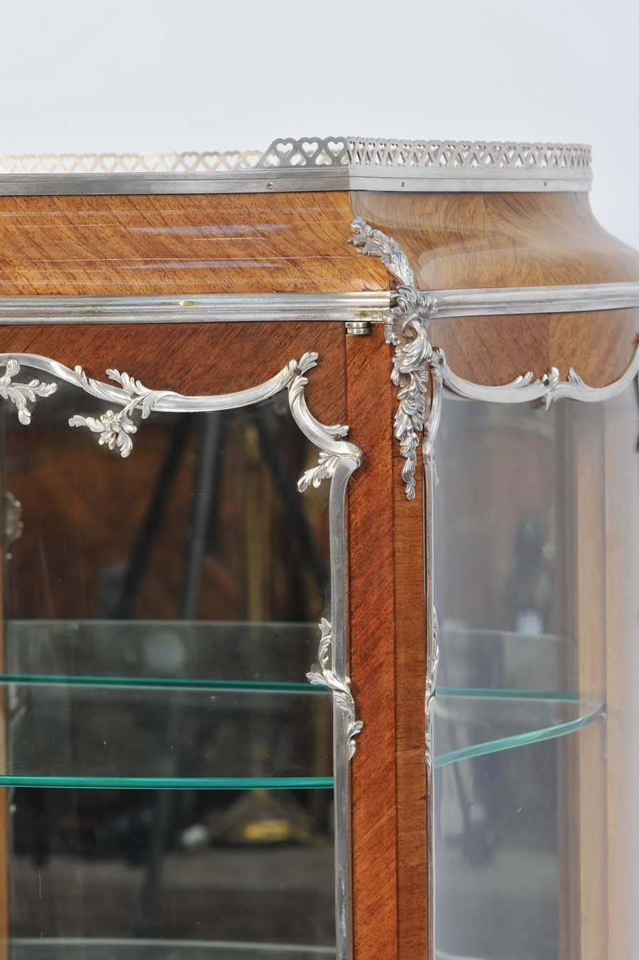 Paul Sormani, Louis XV Style Vitrine In Excellent Condition For Sale In Brighton, Sussex