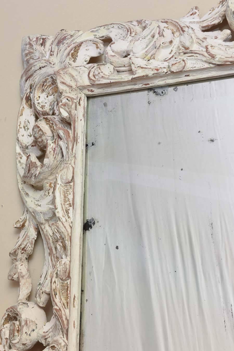 Cadre de miroir en bois sculpté du XVIIIe siècle Abîmé - En vente à West Palm Beach, FL