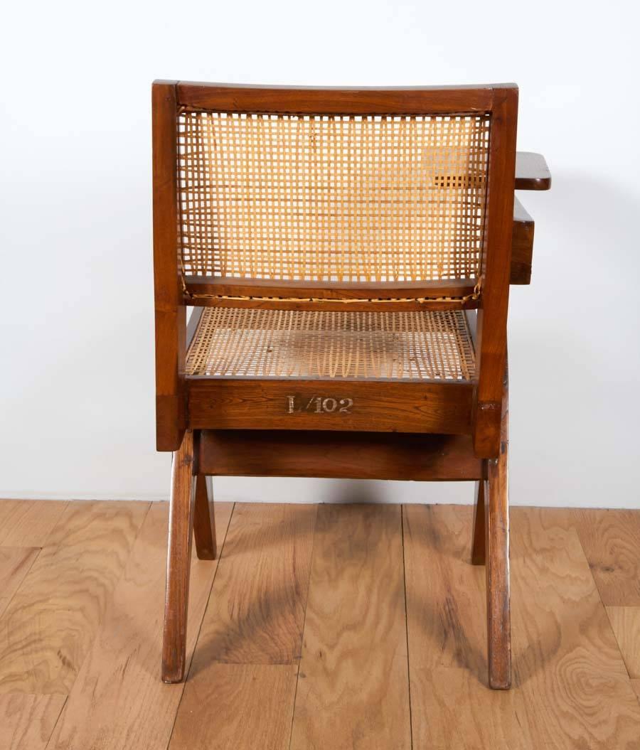 Pierre Jeanneret, Stuhl mit einem Armlehne im Angebot 1