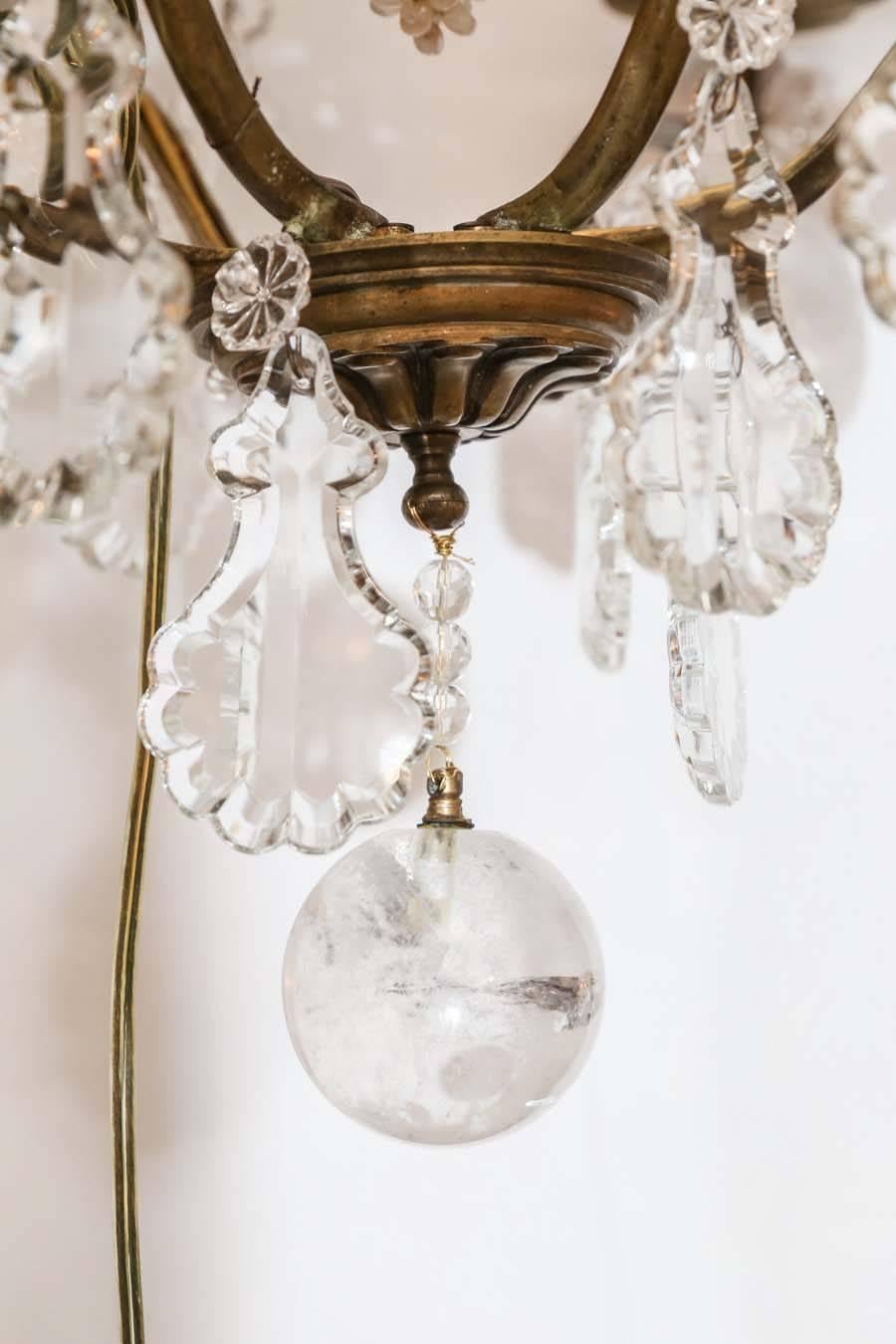 Six-light antique chandelier with clear and rock crystal.
The center has a cluster of smoke crystal grapes.