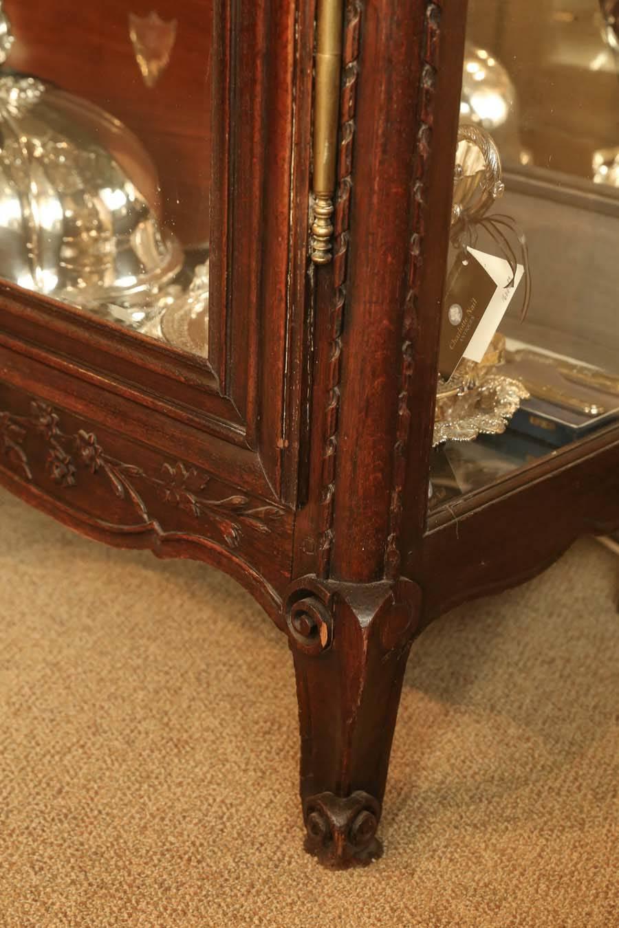 19th Century French Wood Carved Display Cabinet In Excellent Condition For Sale In Houston, TX