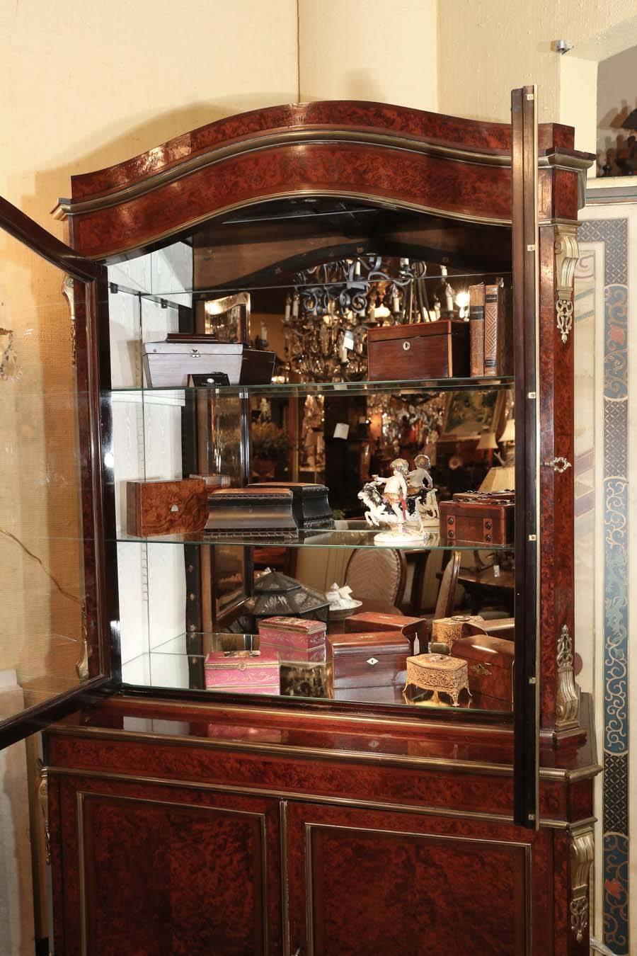 19th Century Continental Bronze-Mounted Amboyna Wood, China/ Display Cabinet  For Sale 2