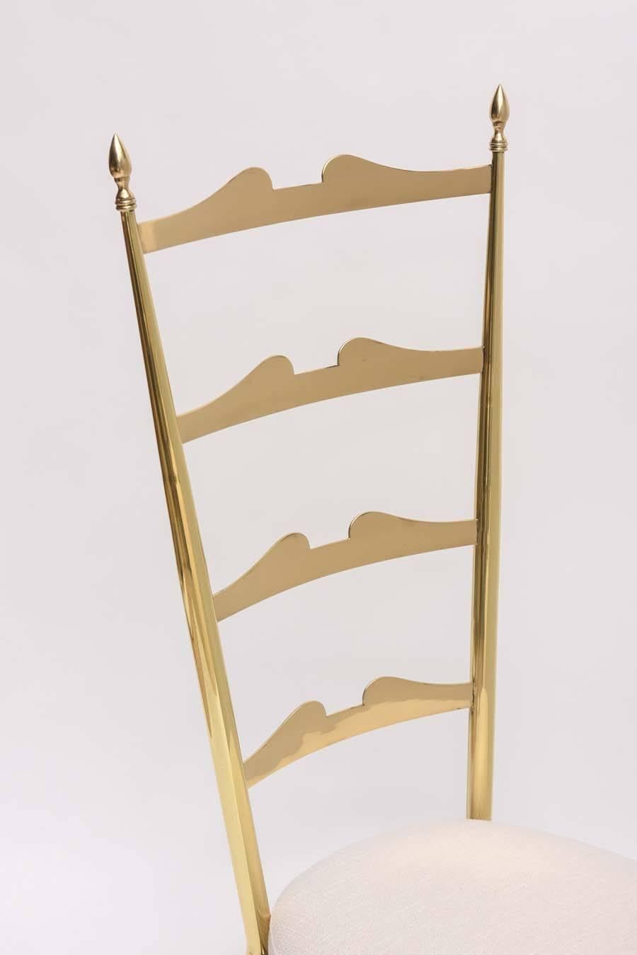 Mid-Century Modern Chaises Chiavari rares à haut dossier en laiton avec pieds tronqués en vente