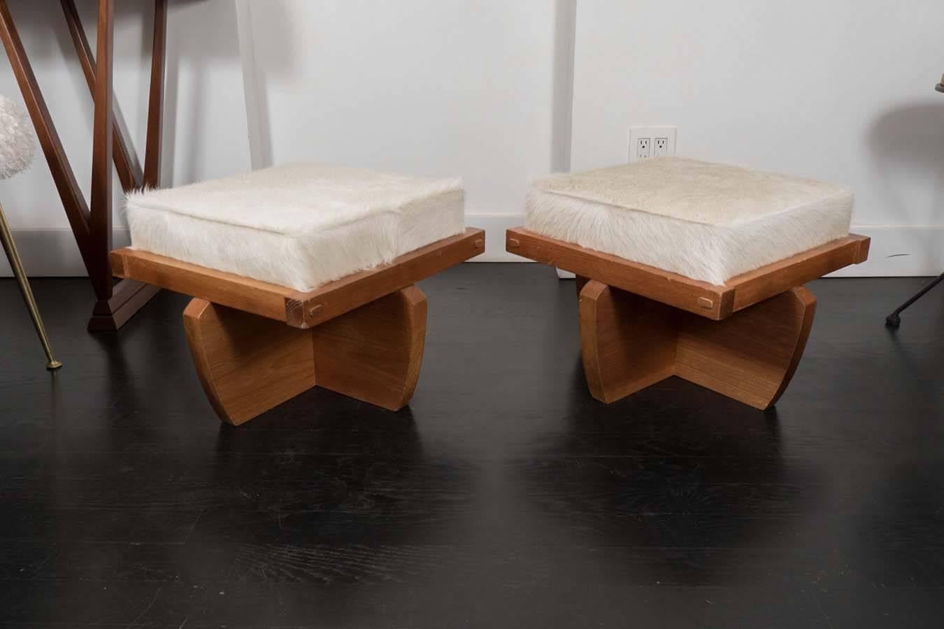 Pair of Benches in the Style of Nakashima In Excellent Condition In Newburgh, NY