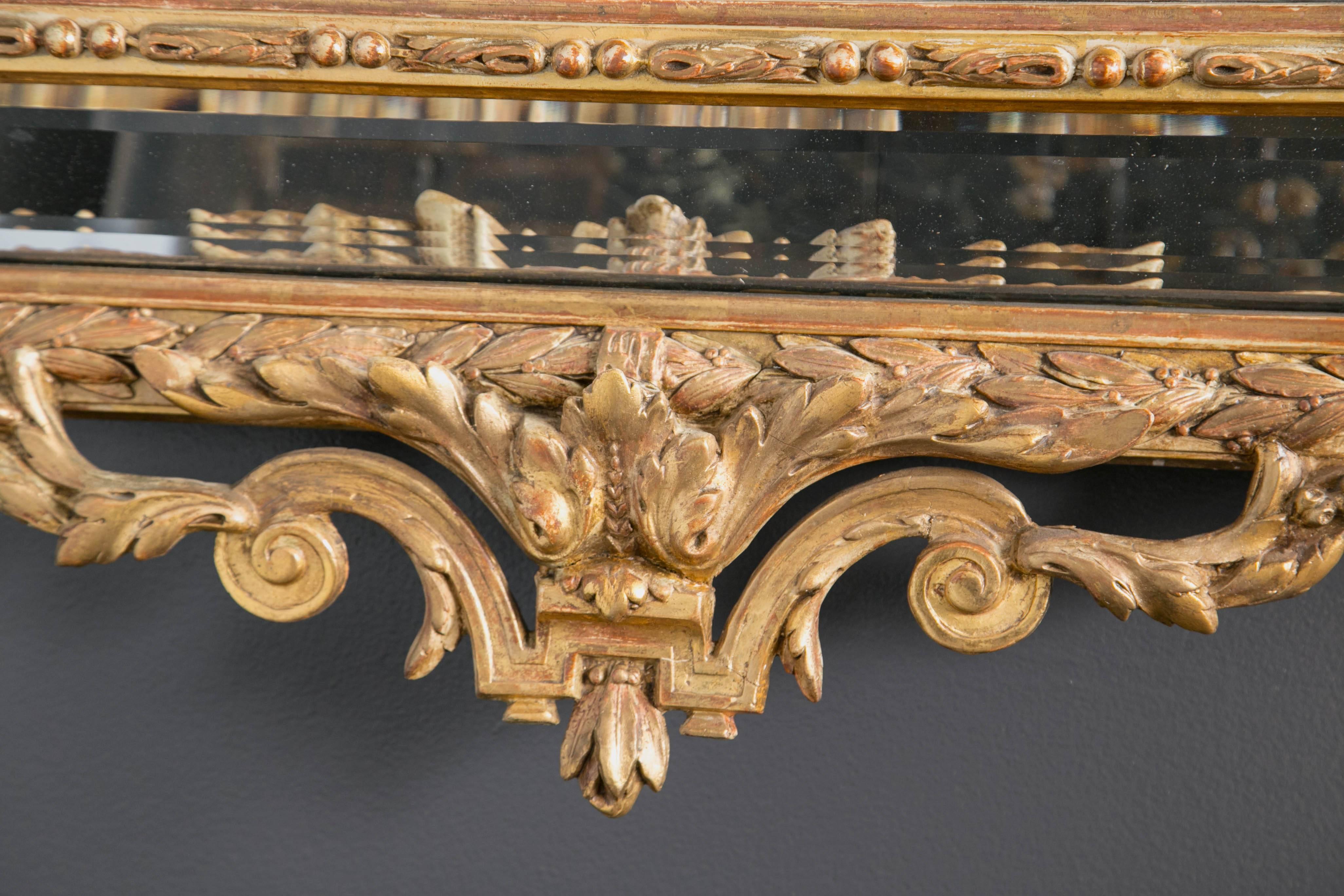 Exquisite Giltwood Mirror In Excellent Condition For Sale In Stamford, CT
