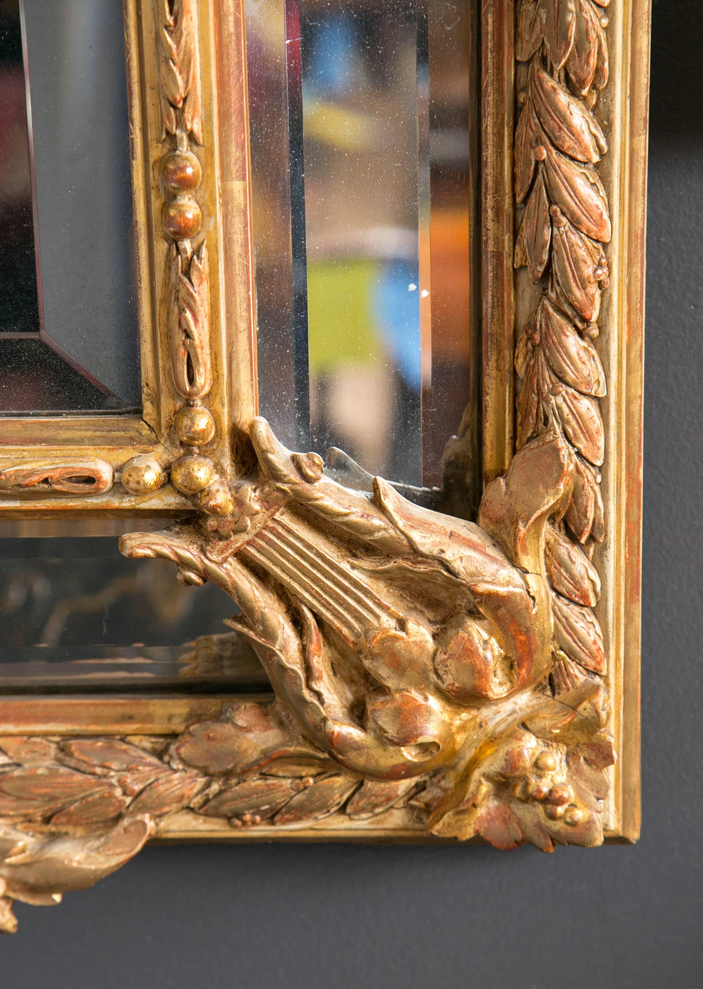 Exquisite Giltwood Mirror For Sale 1