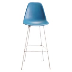 Sgabello in plastica modellata blu Herman Miller di Charles and Ray Eames