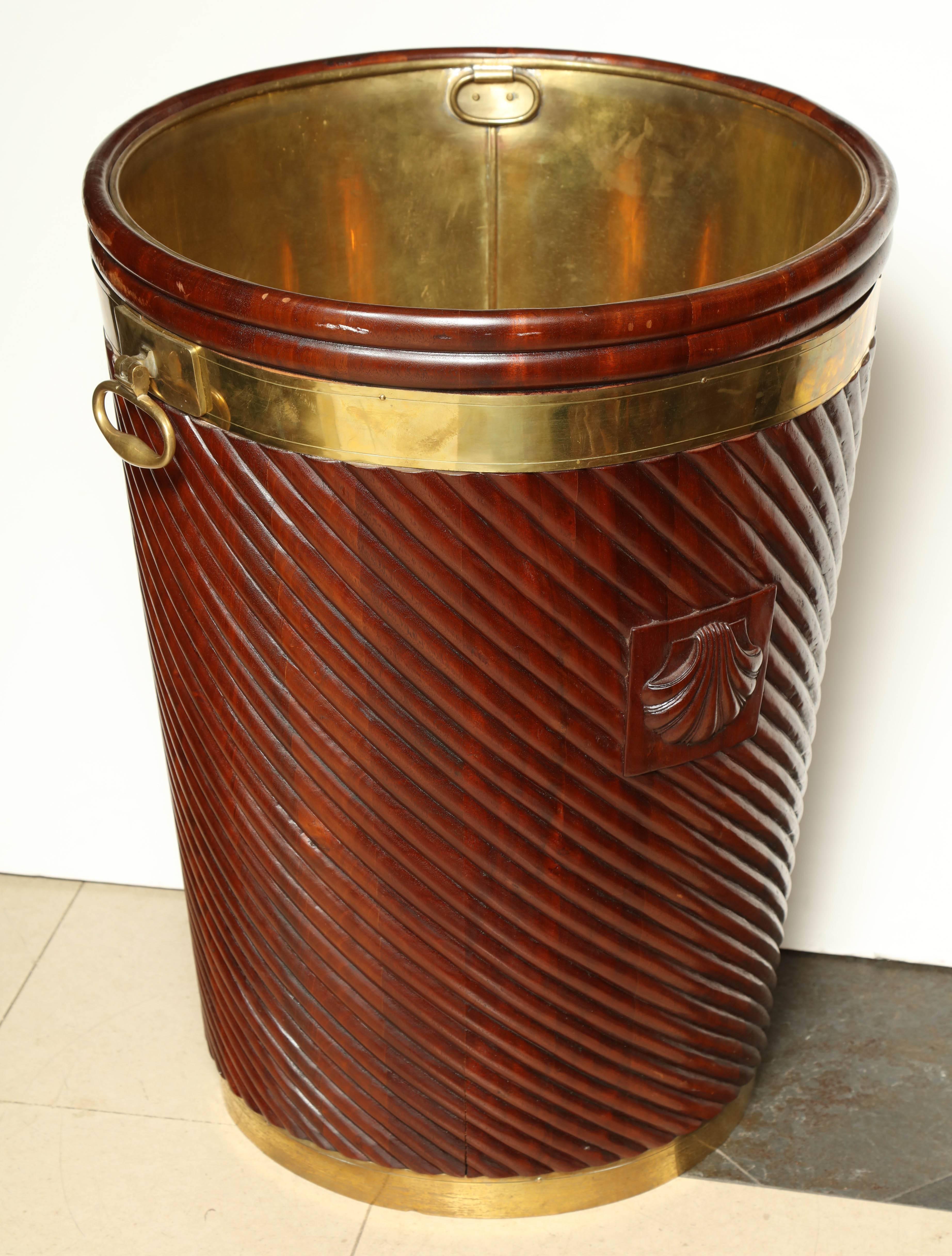 Large Irish George III Mahogany Peat Bucket In New Condition For Sale In Westwood, NJ