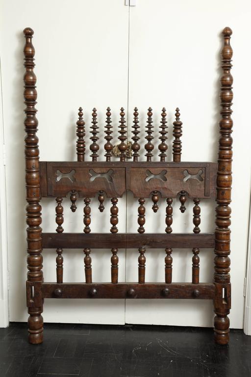 Portuguese 18th Century Mahogany Bed In Good Condition For Sale In New York, NY