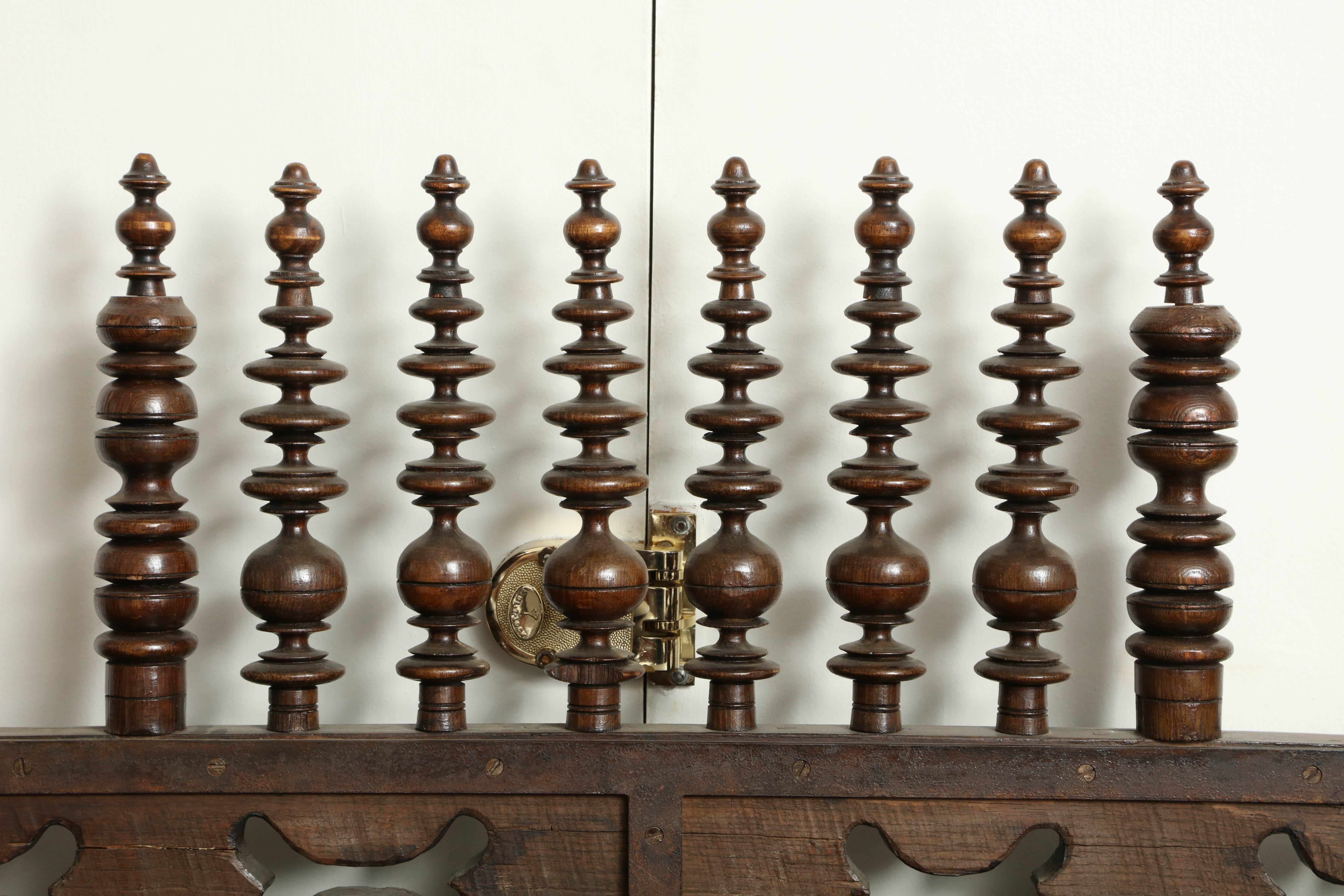 Portuguese 18th Century Mahogany Bed For Sale 1