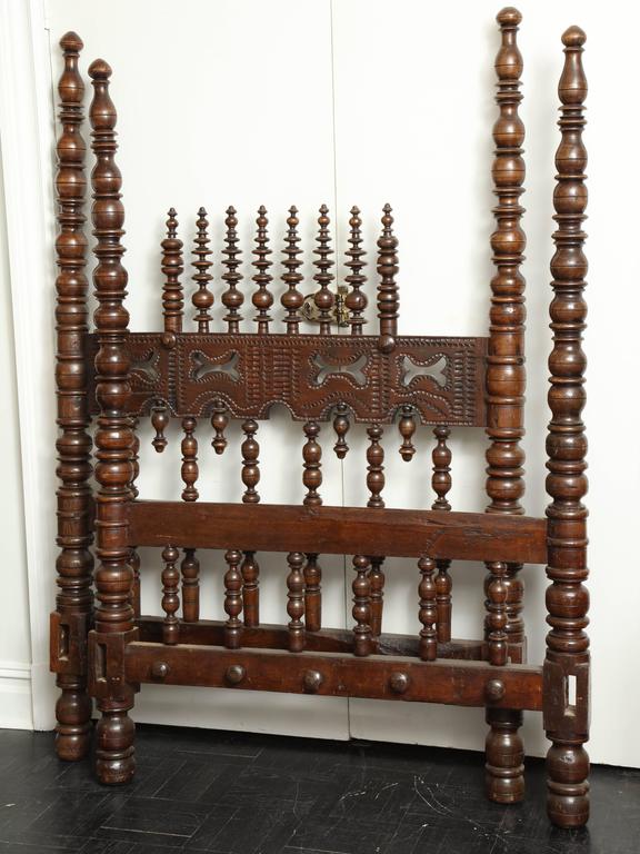 Portuguese 18th Century Mahogany Bed For Sale 4