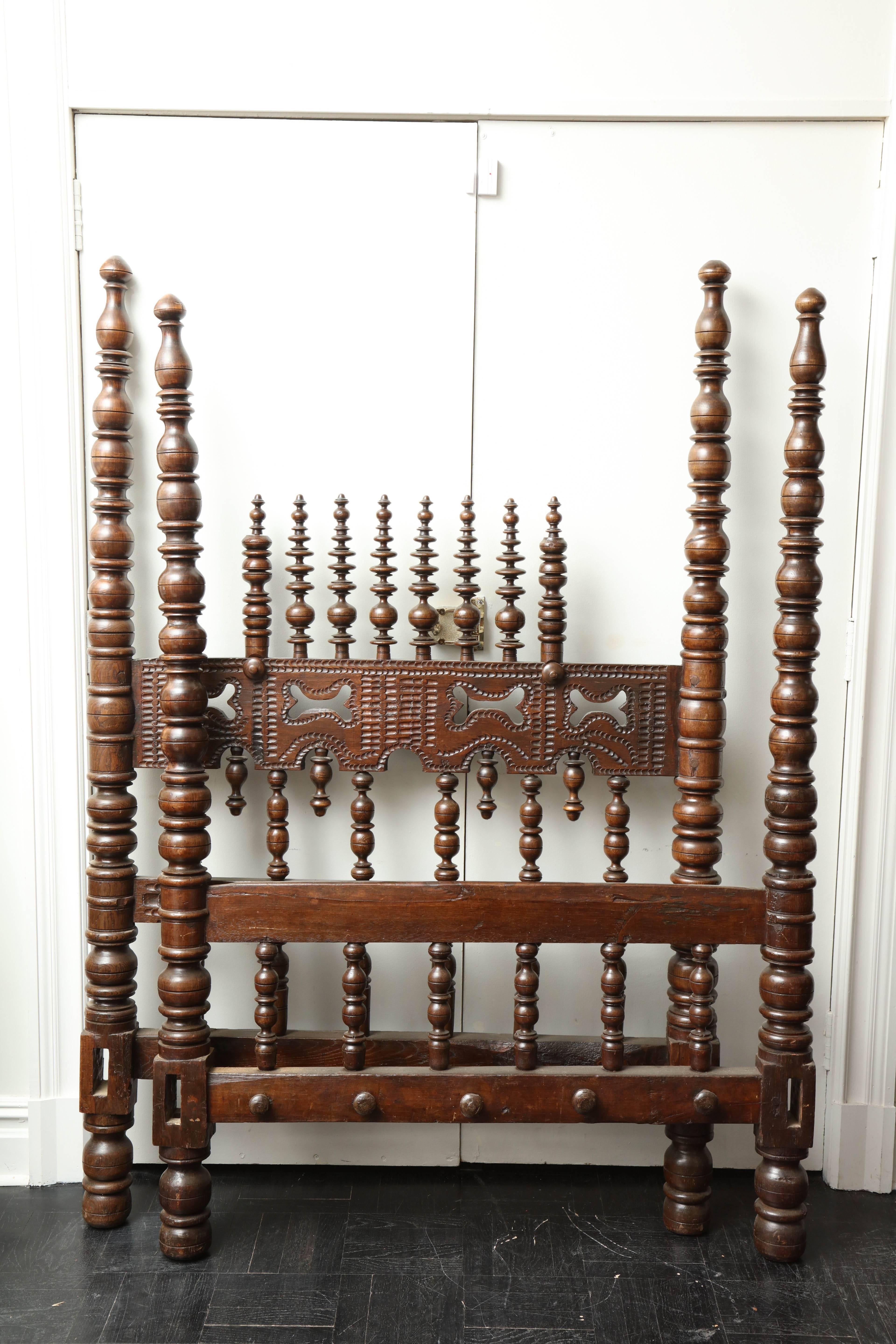 Portuguese 18th Century Mahogany Bed For Sale 5