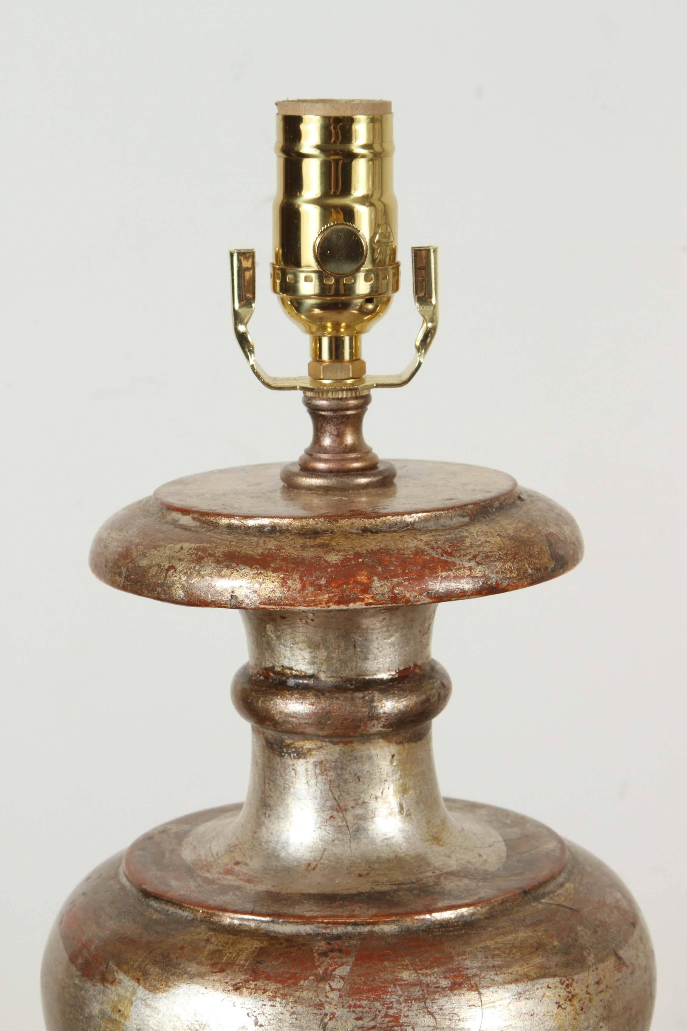 italien Lampes de table florentines argentées et dorées en vente