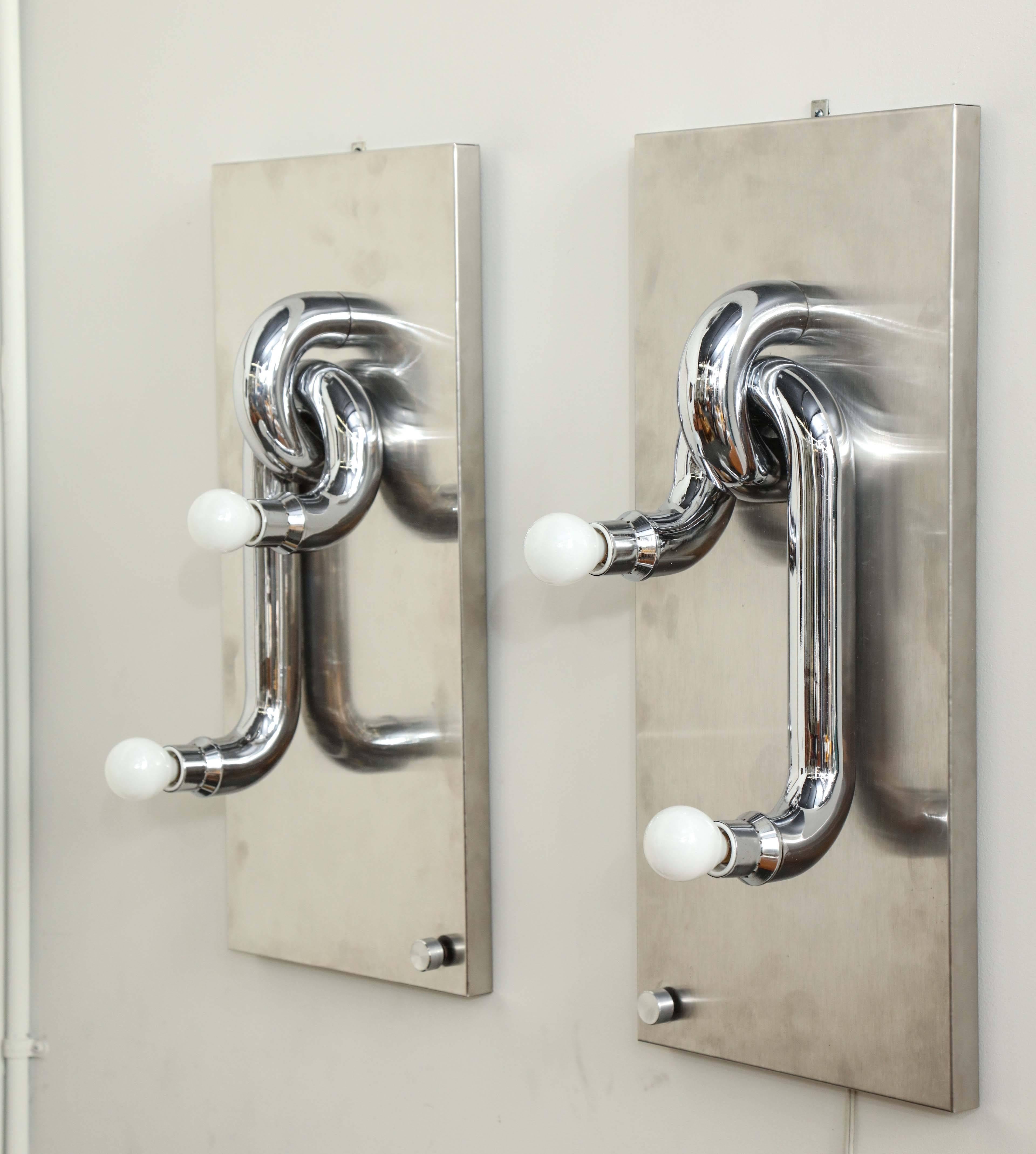 Mid-Century Modern Pair of Sconces by Giacomo Benevelli made in Italy For Sale