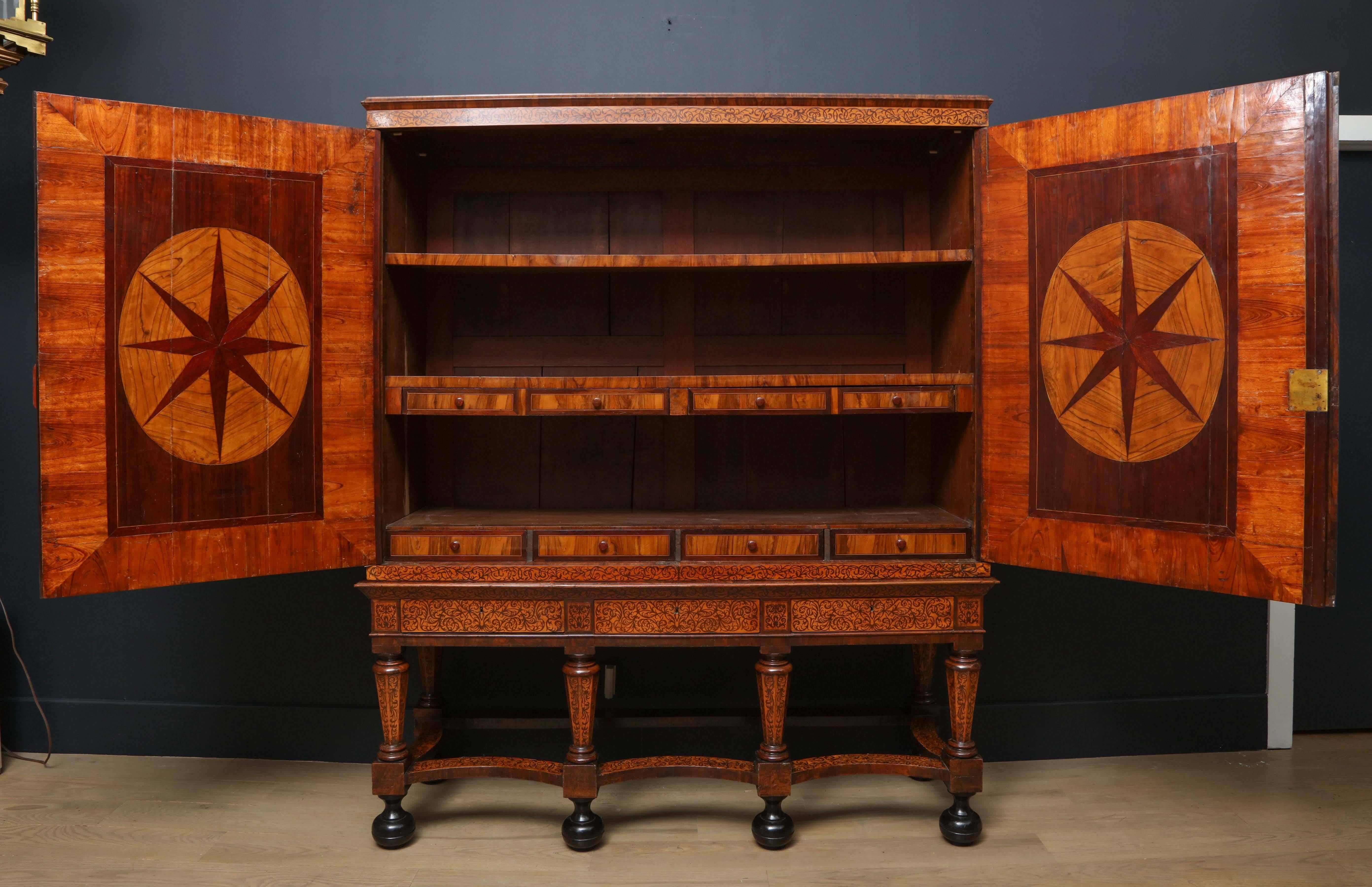William and Mary Seaweed Marquetry Cabinet on Stand, Circa 1690 In Good Condition For Sale In Long Island City, NY
