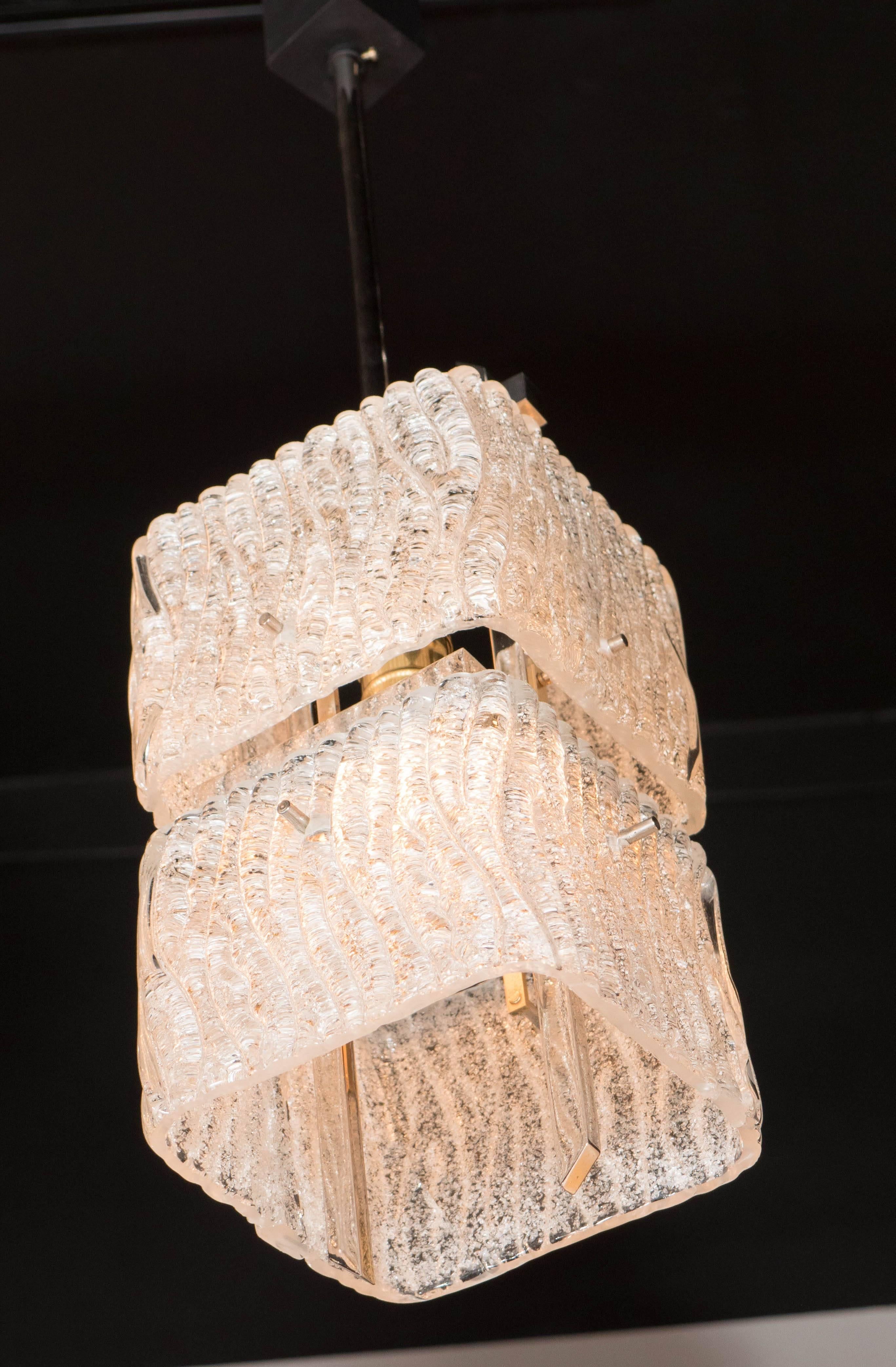 Chrome Lampe suspendue en verre texturé à deux niveaux du milieu du siècle dernier, avec raccords chromés, Kalmar en vente