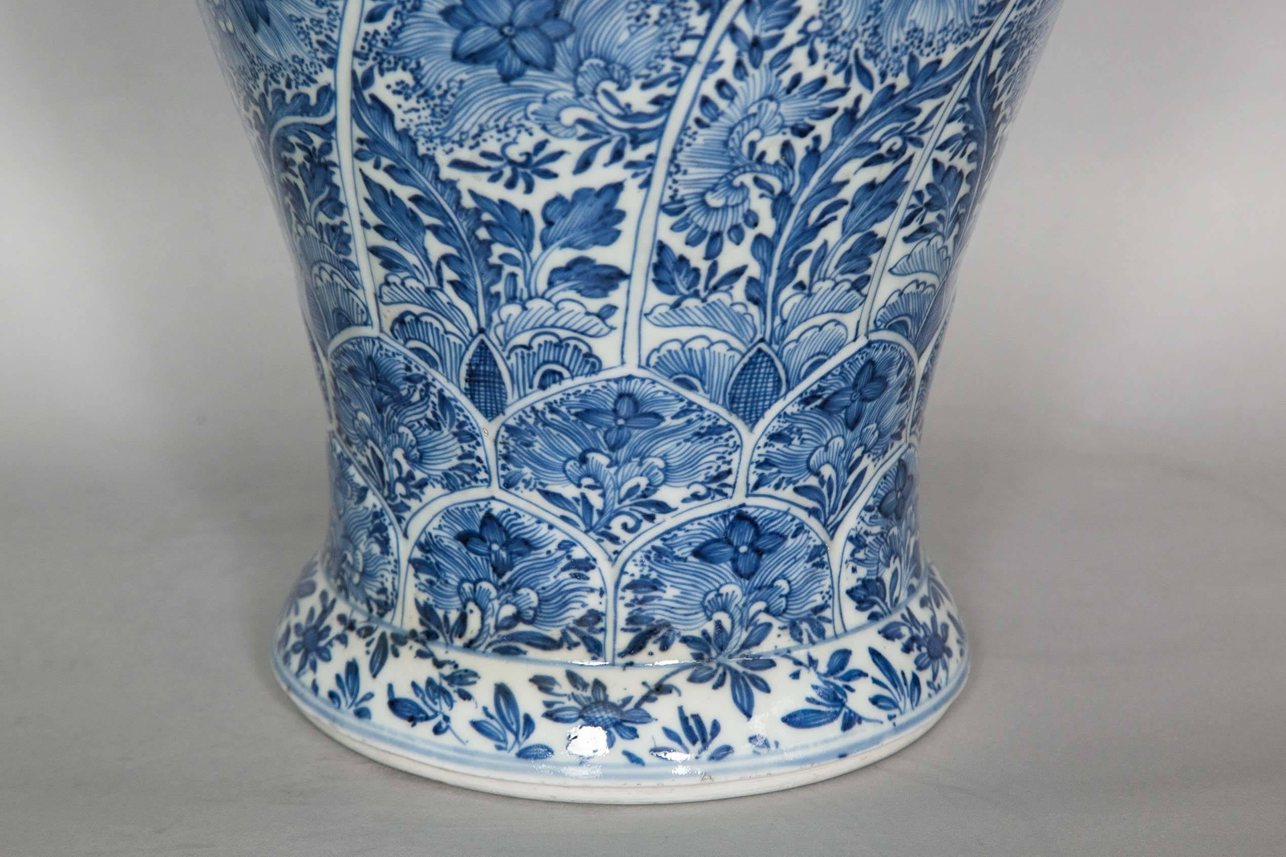 Chinese Blue and White Vase, circa 1700 In Good Condition For Sale In London, GB