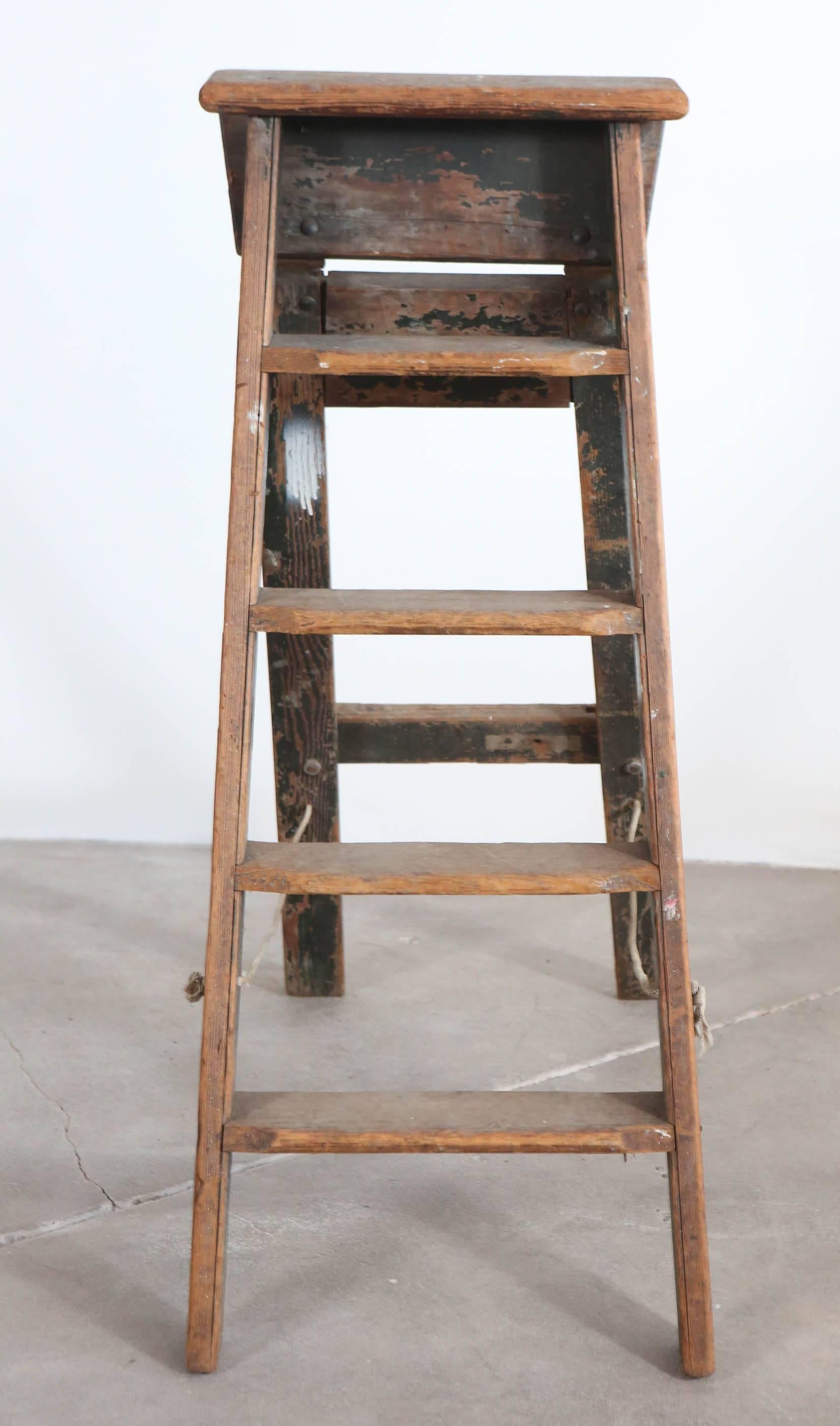 Rustic Five-Step Wooden Ladder In Distressed Condition In Los Angeles, CA