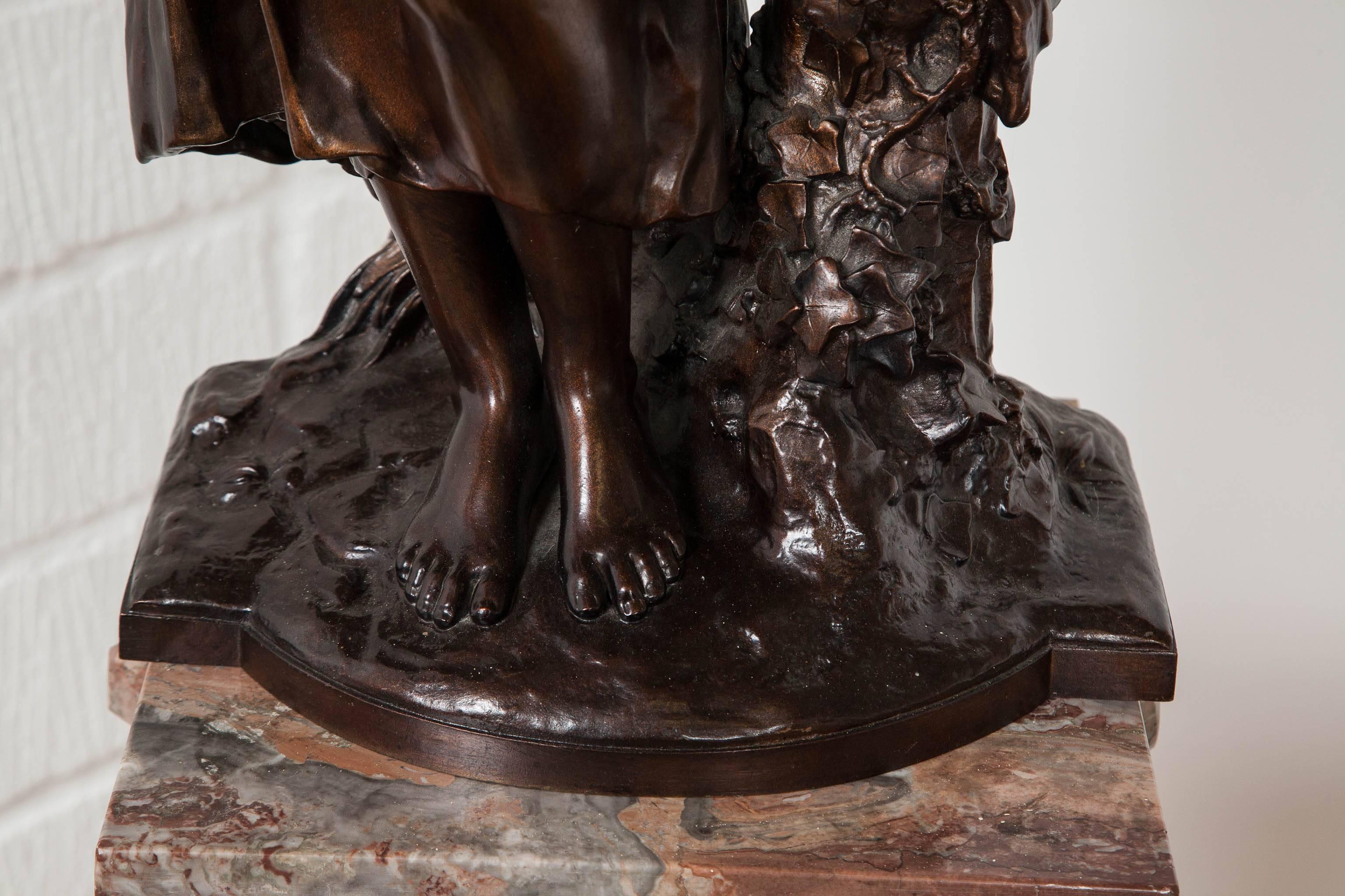 XIXe siècle Figure en bronze d'une jeune fille remplissant une cruche par une fontaine par Mathurin Moreau en vente