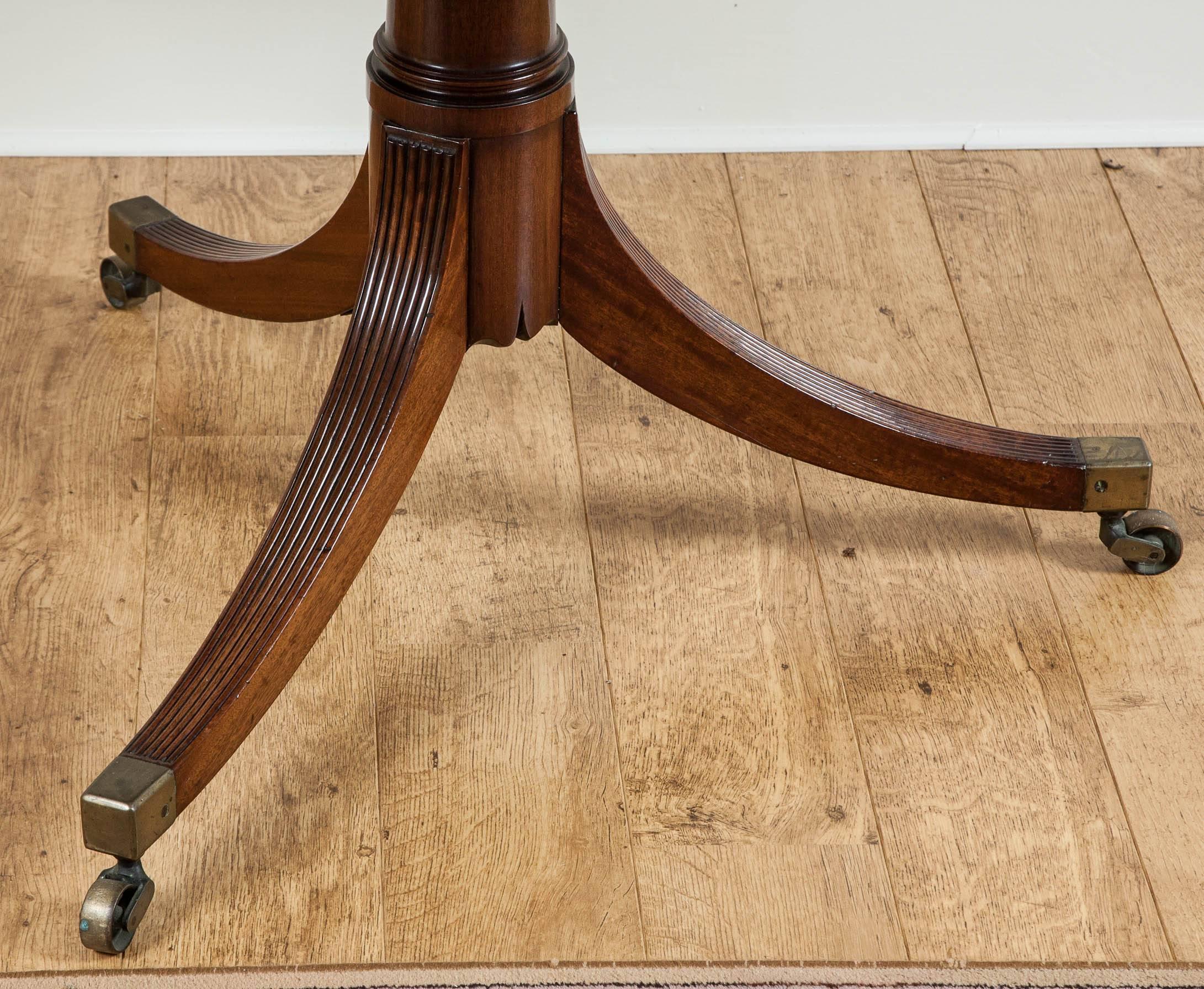 English 18th century George III Mahogany and satinwood Breakfast Table on tripod base For Sale