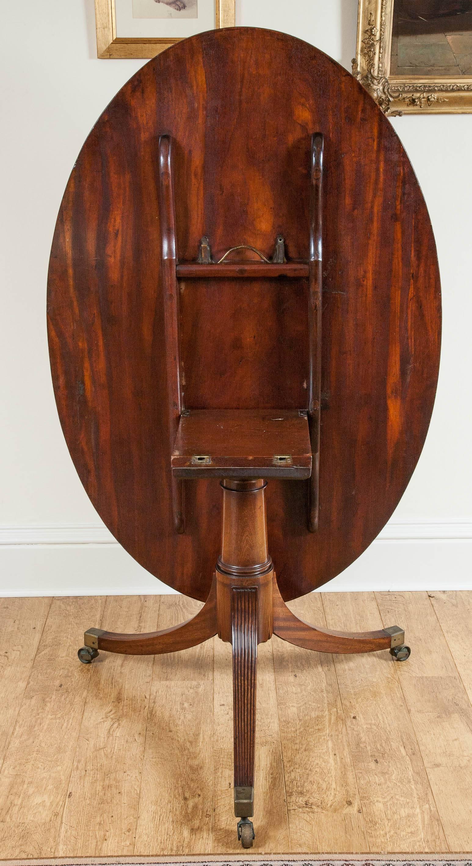 18th century George III Mahogany and satinwood Breakfast Table on tripod base For Sale 1