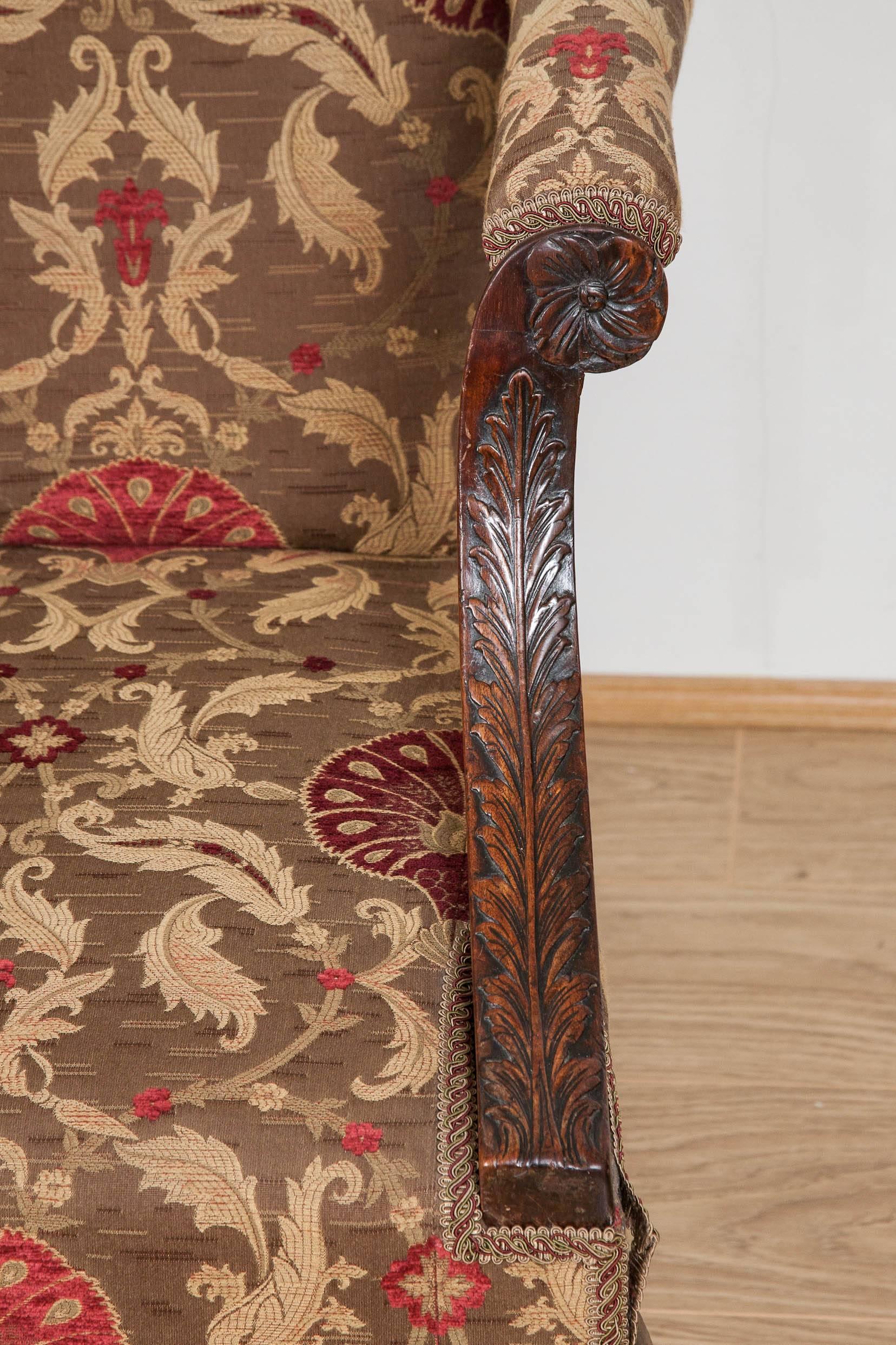 18th Century Settee, Mahogany Carved Cabriole Legs, 1750 In Good Condition For Sale In London, GB
