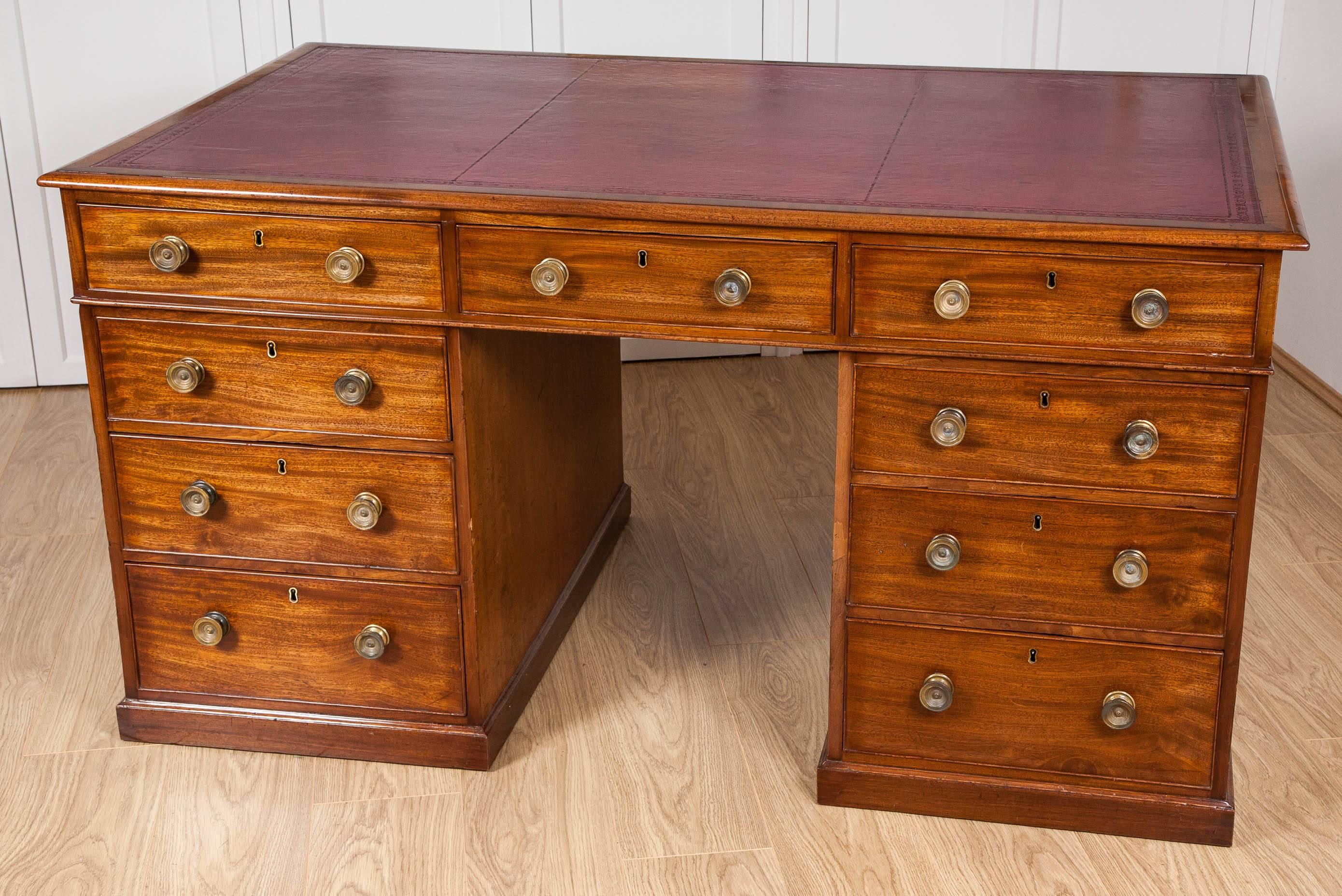 19th Century Regency Period Early 19th century Mahogany Partners Desk with drawers both sides For Sale