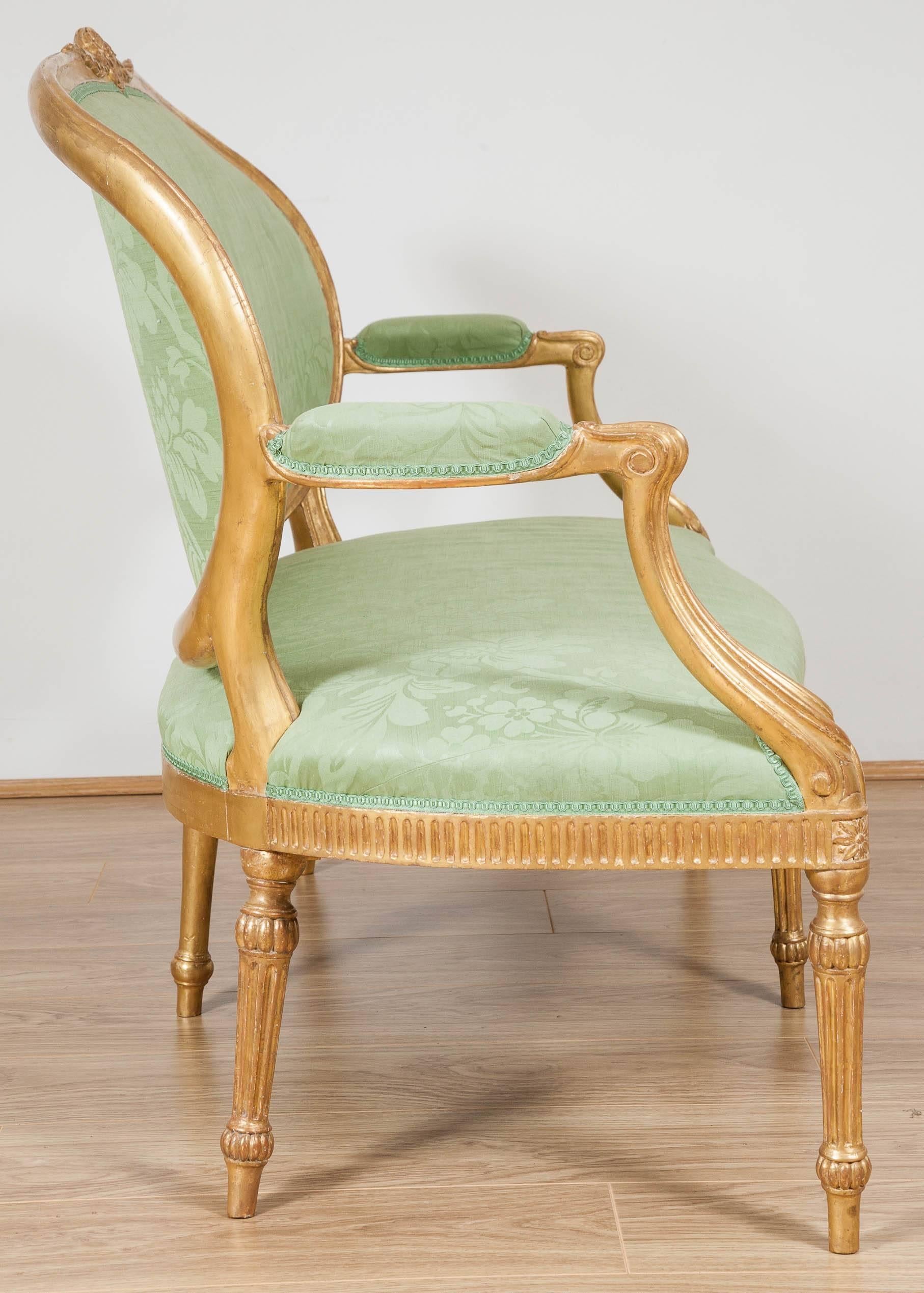 Pair of Carved Giltwood Settees, 18th Century Attributable to Thomas Chippendale For Sale 1