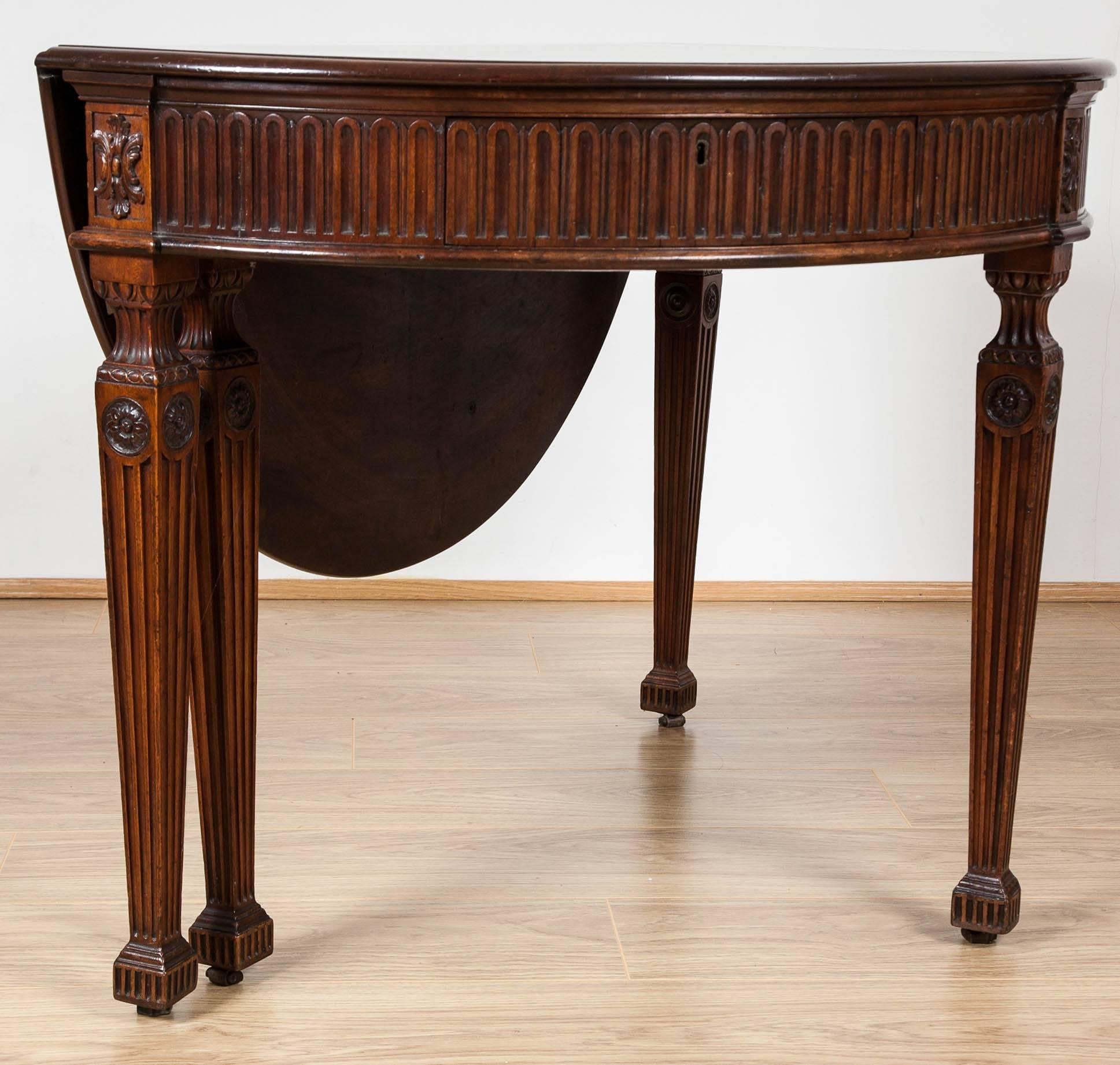 George III Period Architect-Designed Mahogany Circular Folding Side Table In Good Condition For Sale In London, GB