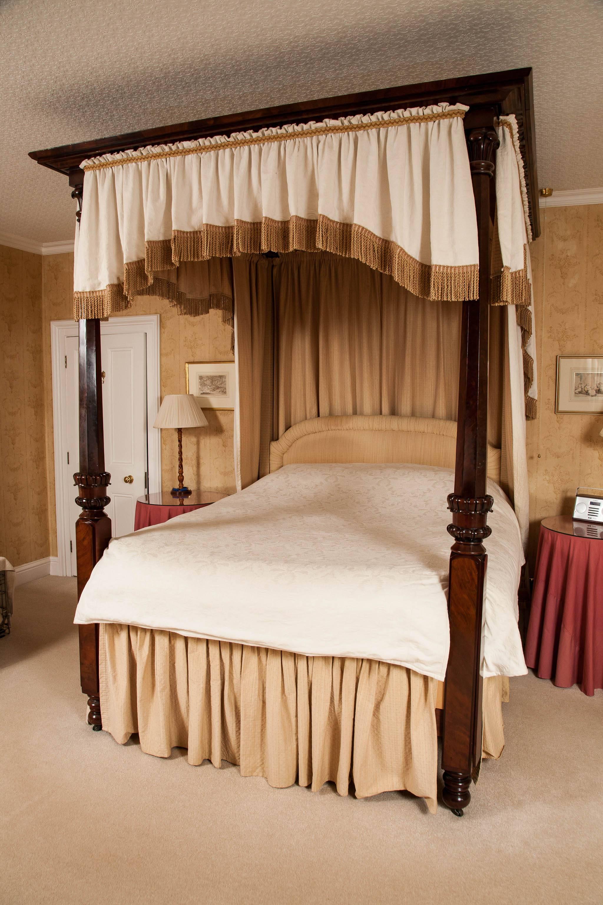 Mid-19th Century Four Poster Bed, 19th Century William IV Period Mahogany Attributable to Gillows For Sale