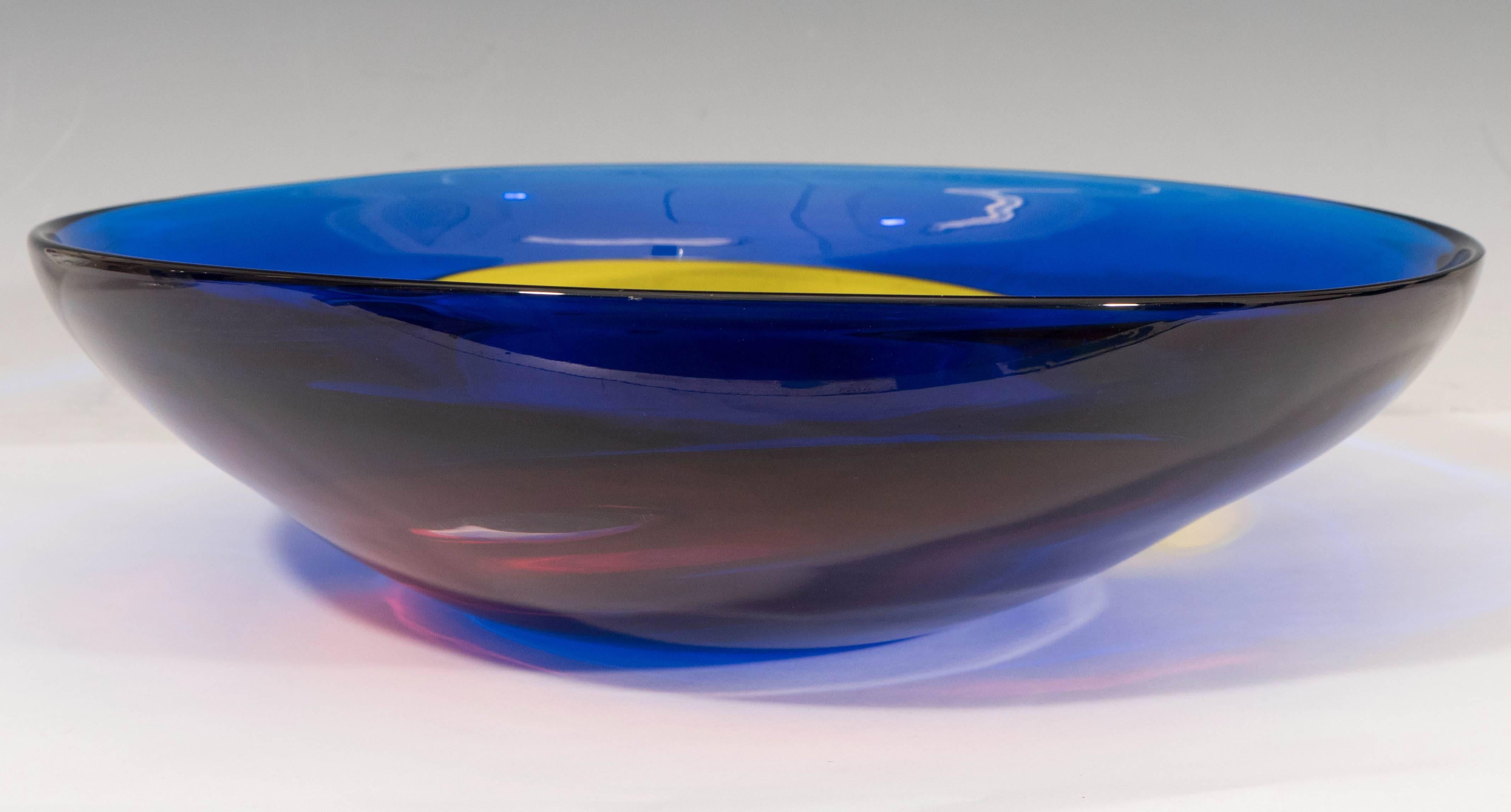 This impressive decorative Murano glass bowl from the Archimede Seguso series 'Carnevale', produced, circa 1970s for Tiffany & Company, comes in deep cobalt, with two crescent swirls in rose and yellow. Markings include label [Archimede