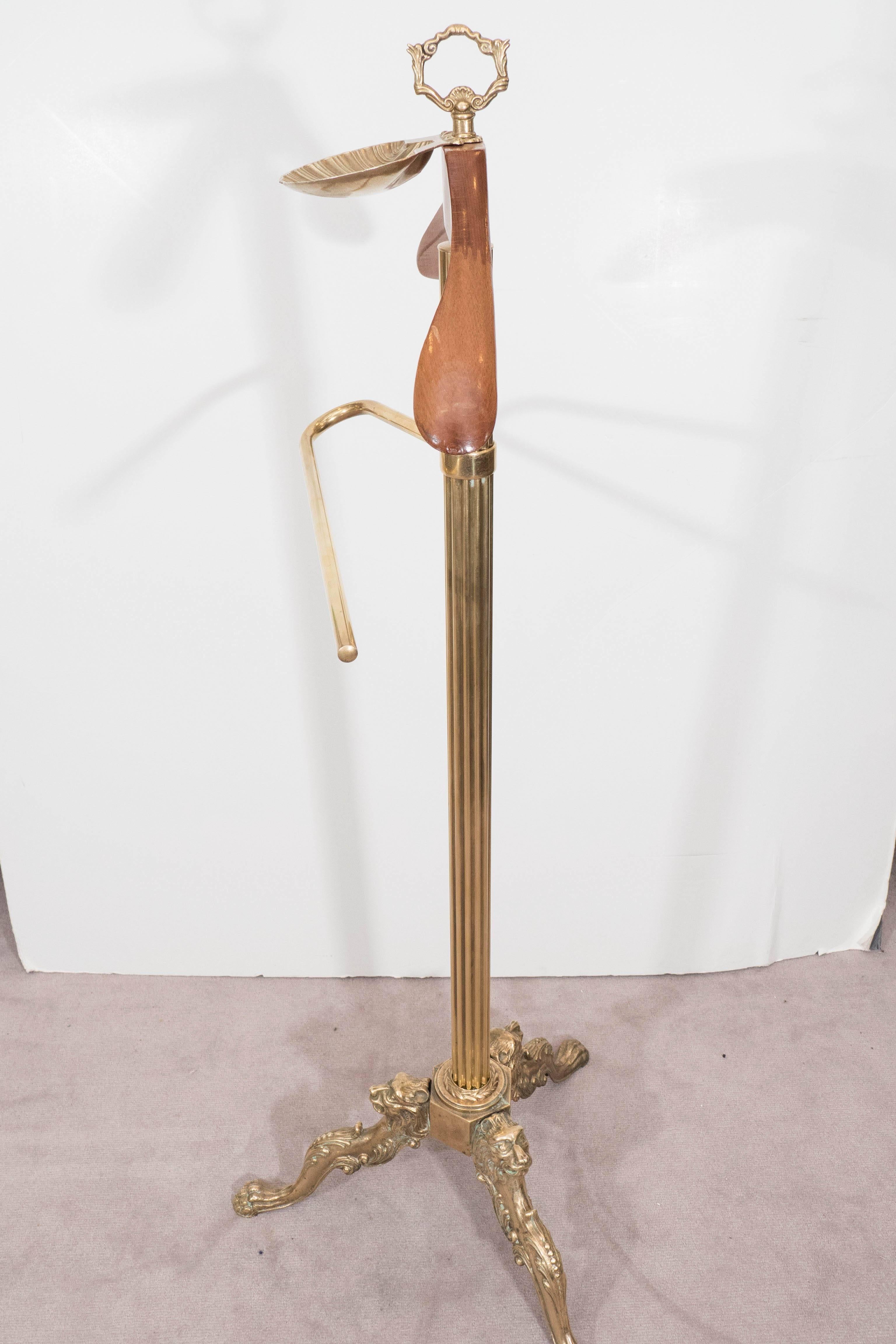Mid-Century Italian Gentlemen's Brass Valet with Lion's Head Trim In Good Condition In Astoria, NY
