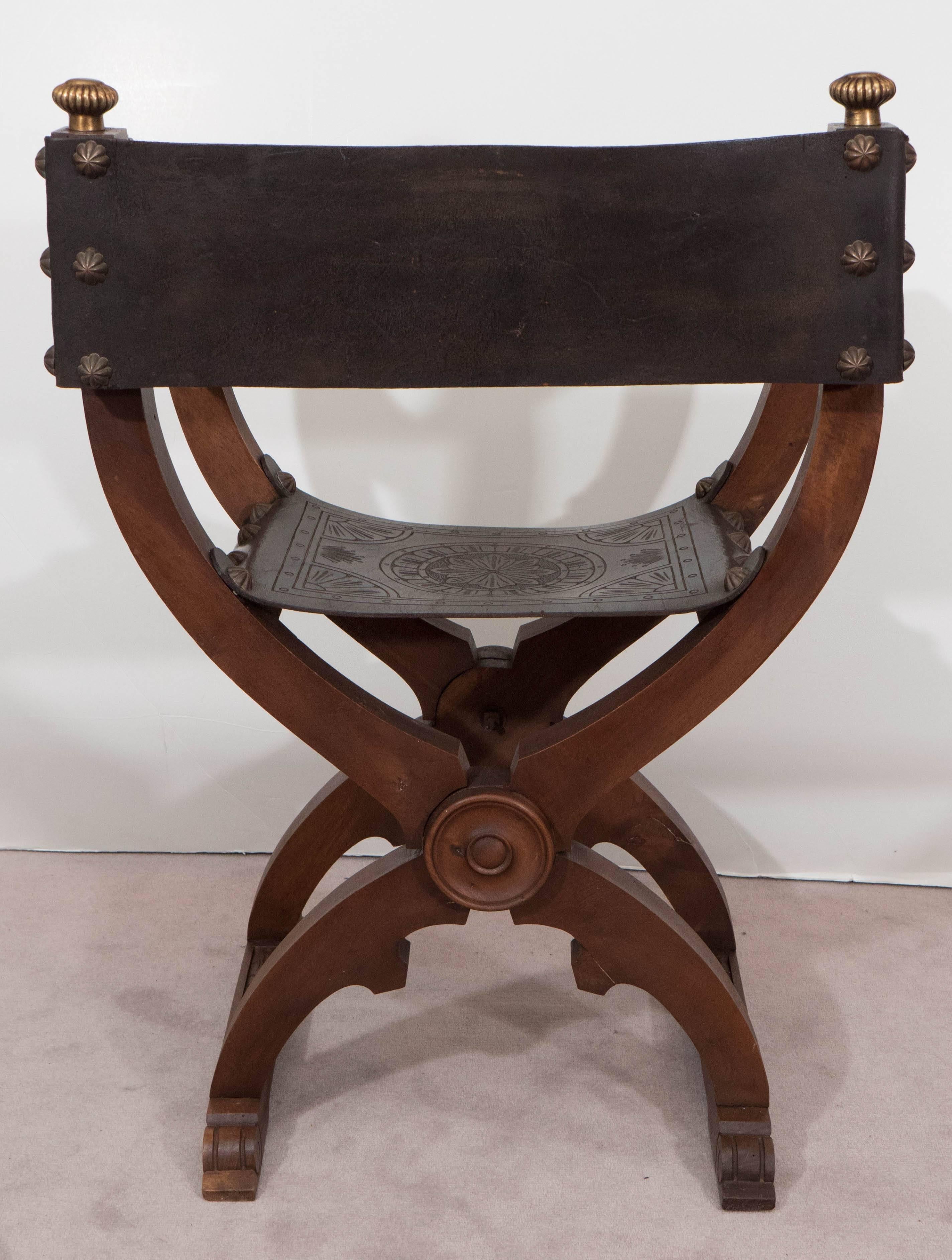 Mid-Century Italian Savonarola Folding Armchair in Carved Walnut and Leather 4