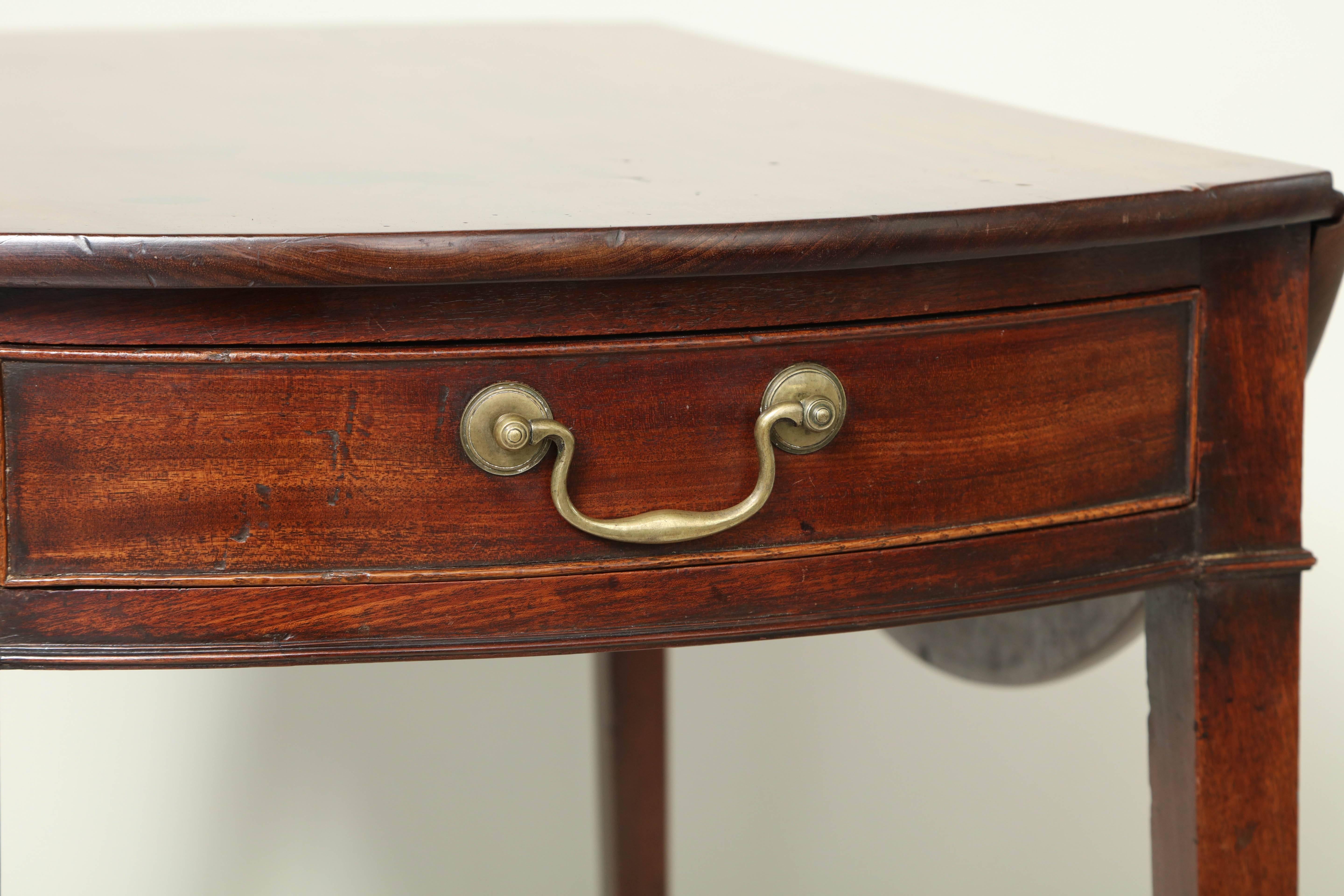 George III Mahogany Pembroke Table In Excellent Condition For Sale In Greenwich, CT