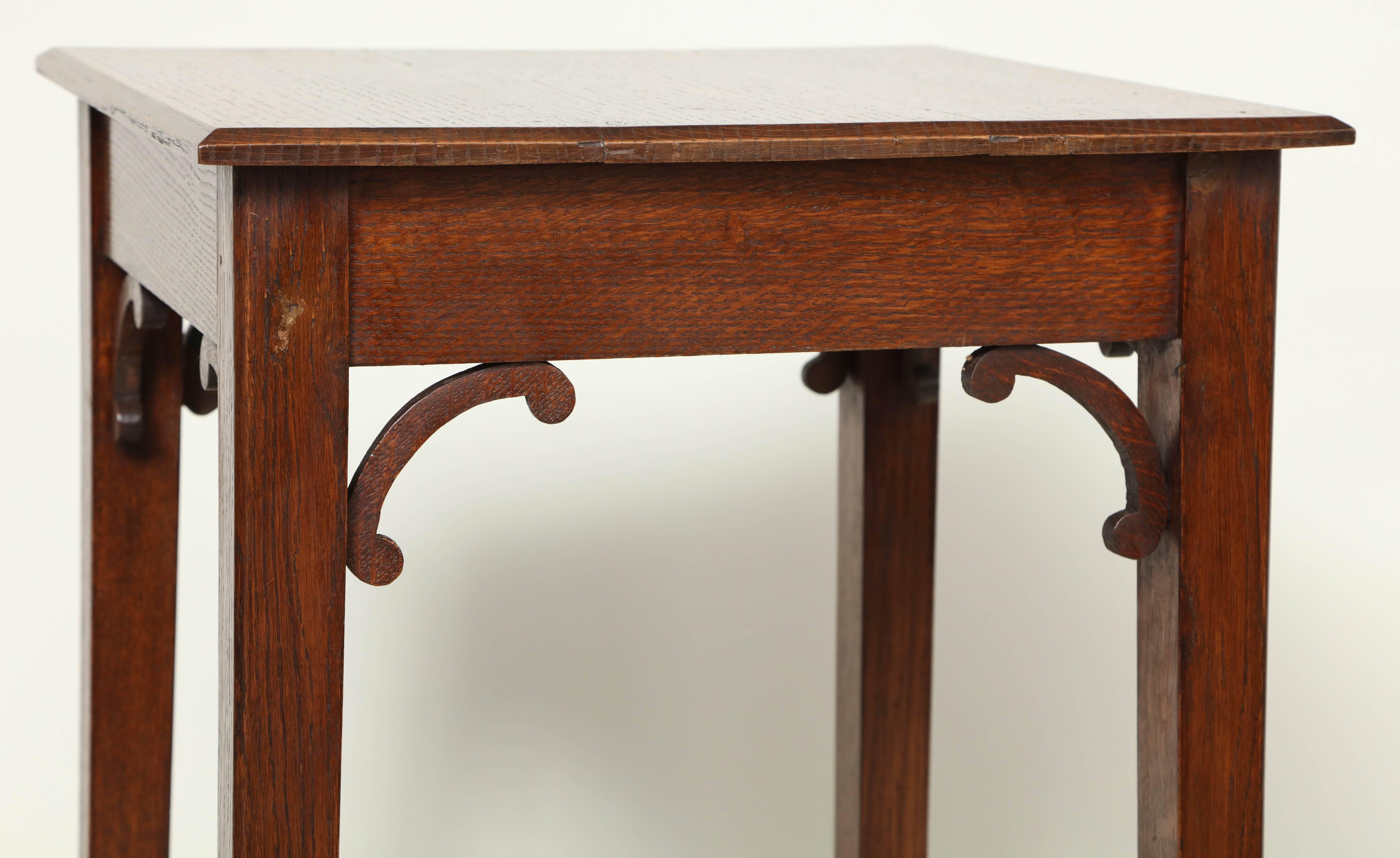 English Arts and Crafts Oak Table In Excellent Condition In Greenwich, CT