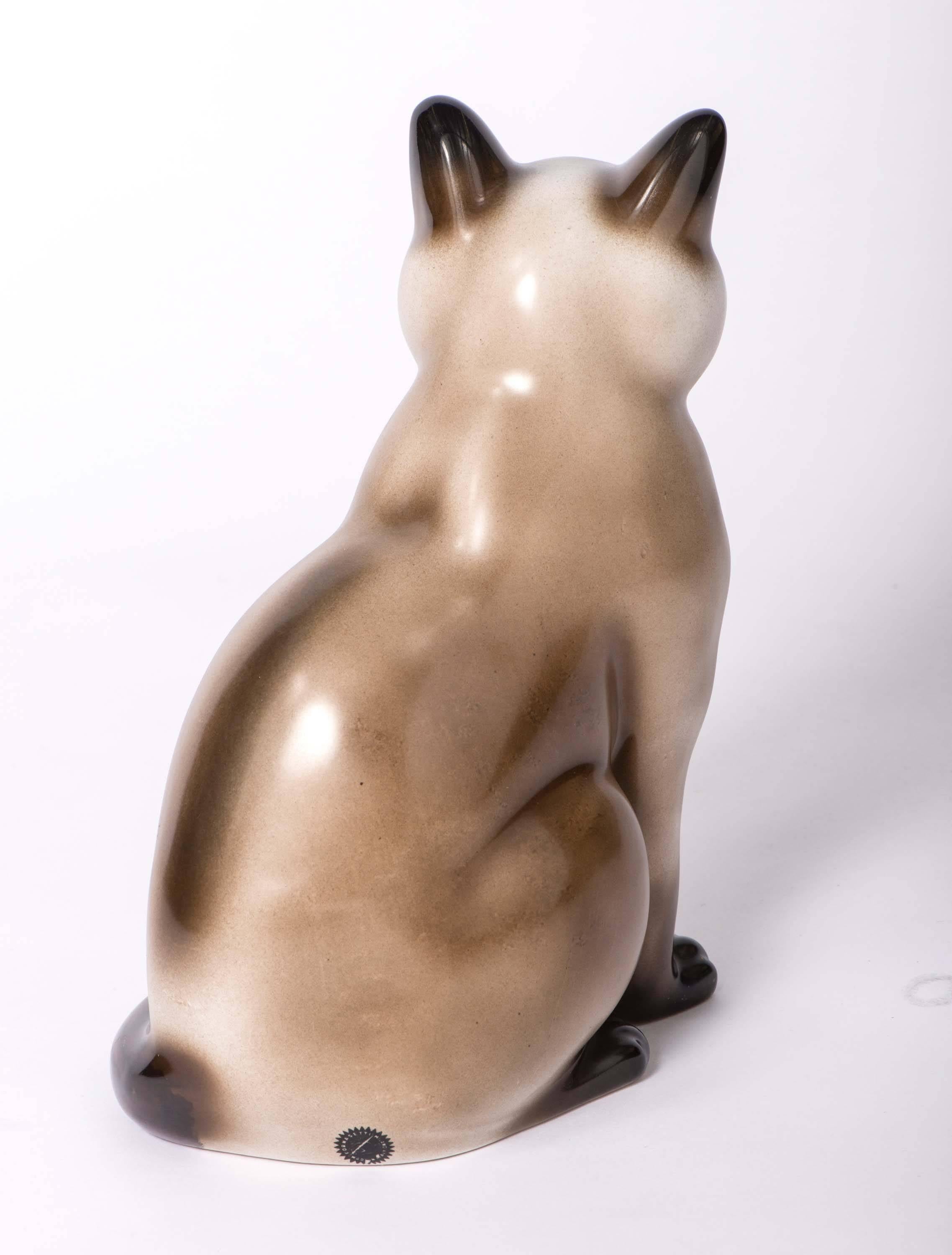 Porcelain Model of a Seated Siamese Cat by Piero Fornasetti In Excellent Condition In Macclesfield, Cheshire
