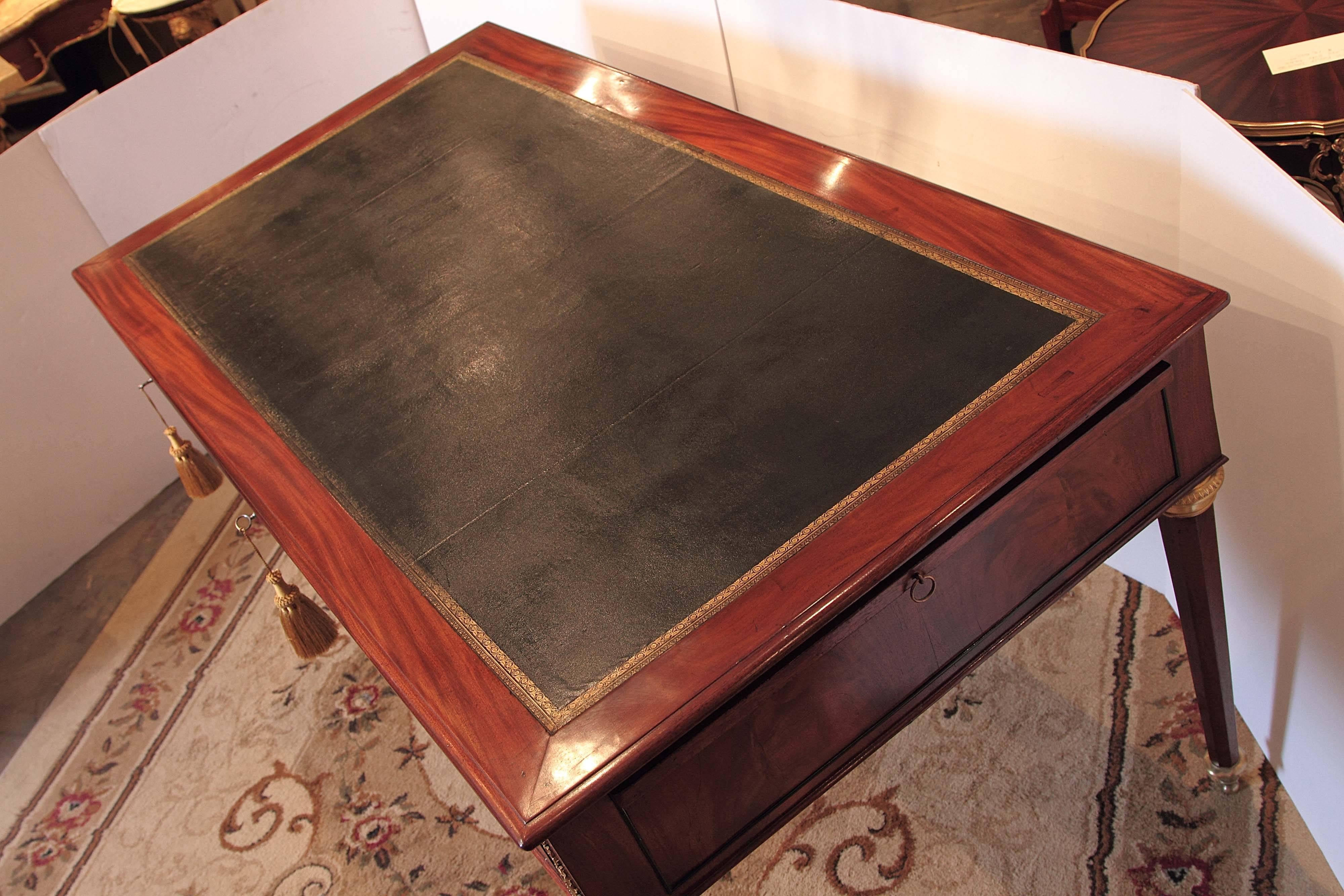 18th Century French Louis XVI Leather Top Bureau Plat In Excellent Condition In Dallas, TX