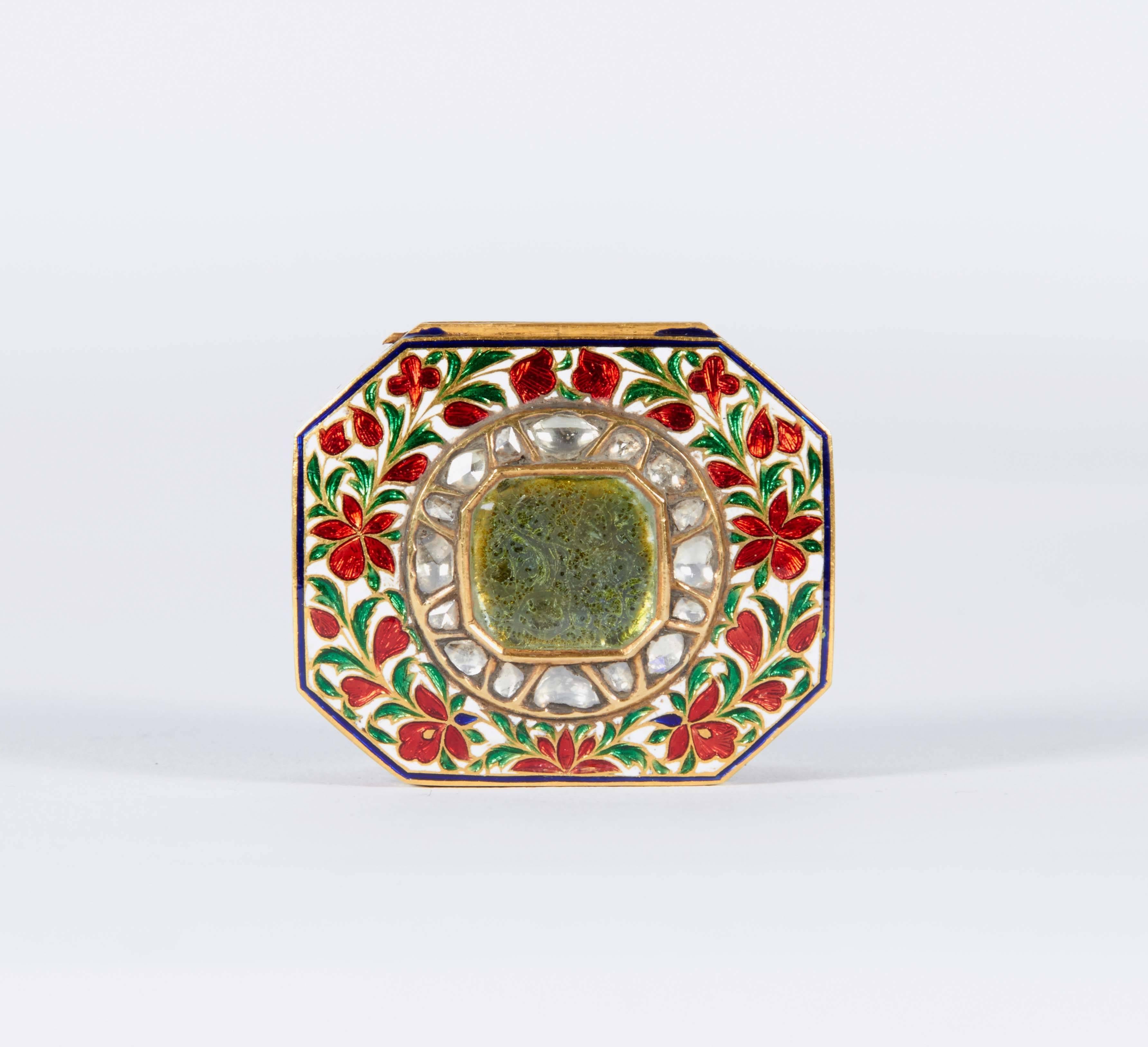A very fine 22-karat gold, enamel and diamond snuff box in the Mughal style. 

Finely painted with birds and flowers and set with rose-cut diamonds. 

Very high quality object. 

Weighs 52.6 grams.


Depth *3.5 cm
Width *4.3 cm
Height *2.8 cm
