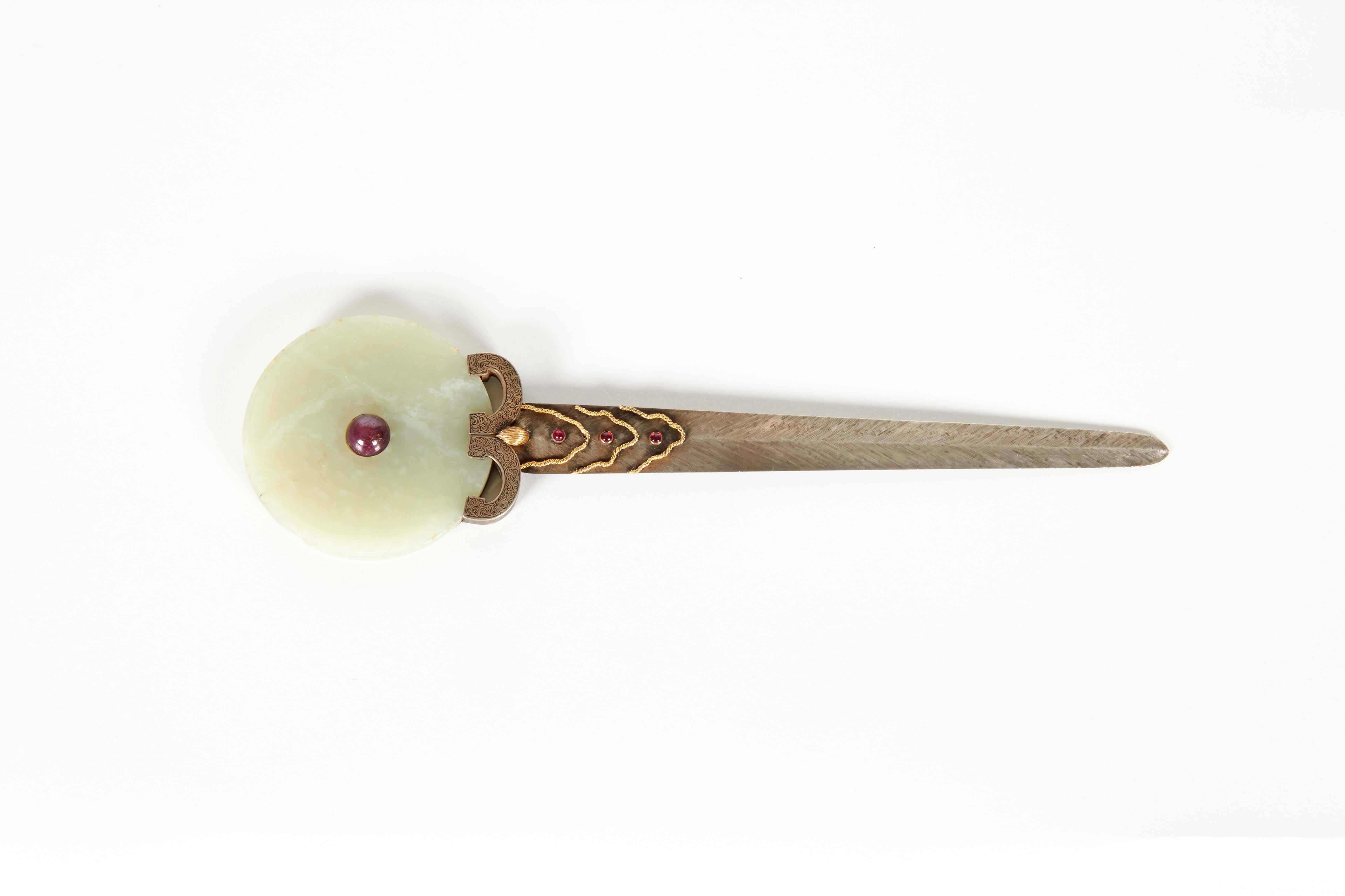 Italian silver and gold letter opener with Archaic Chinese Jade & Rubies.

Very fine quality object, possibly made by Buccelatti.

Made in the late 19th century.

Measures: 9