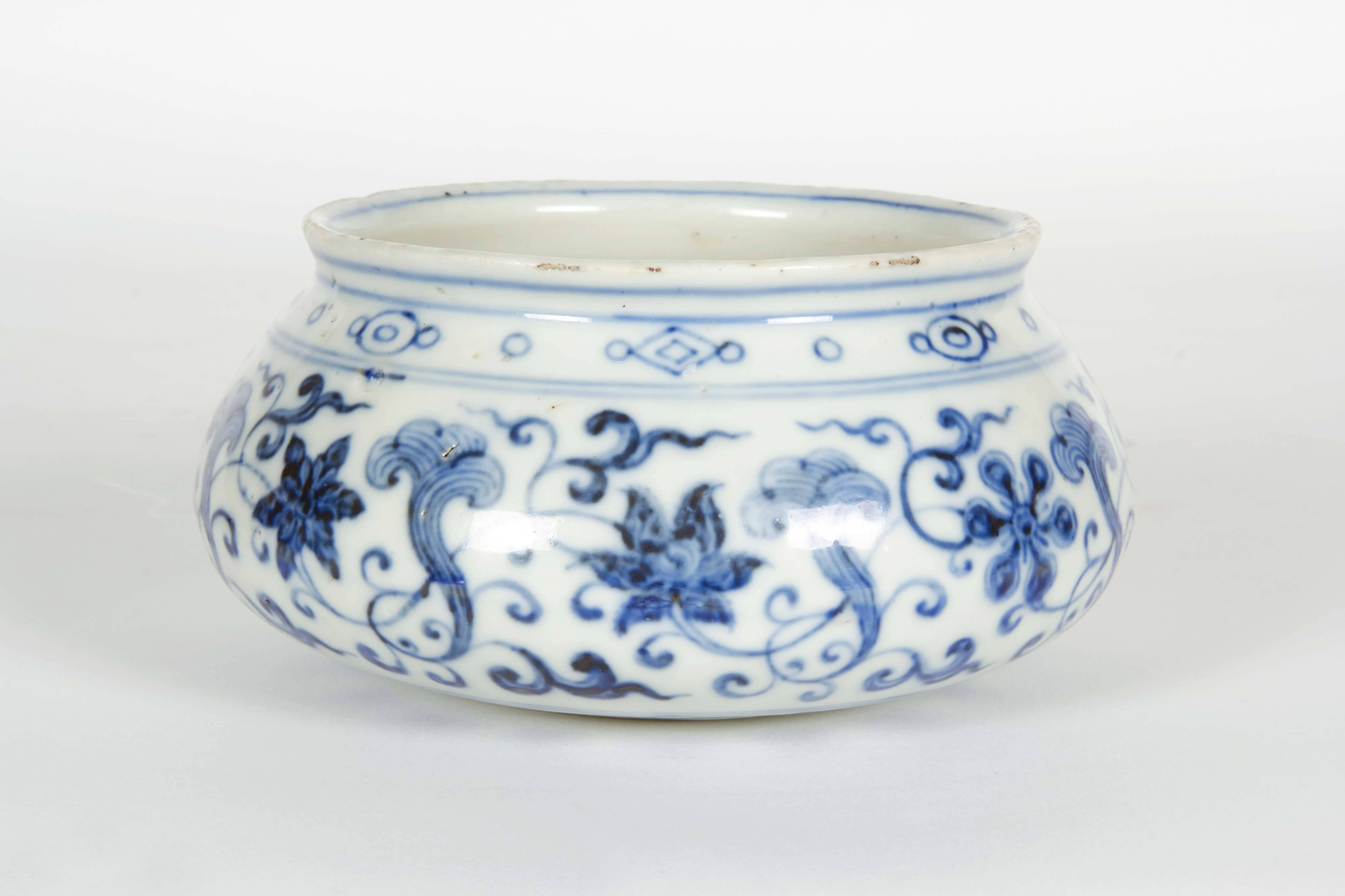 A very fine Chinese porcelain blue and white bowl. Ming dynasty.