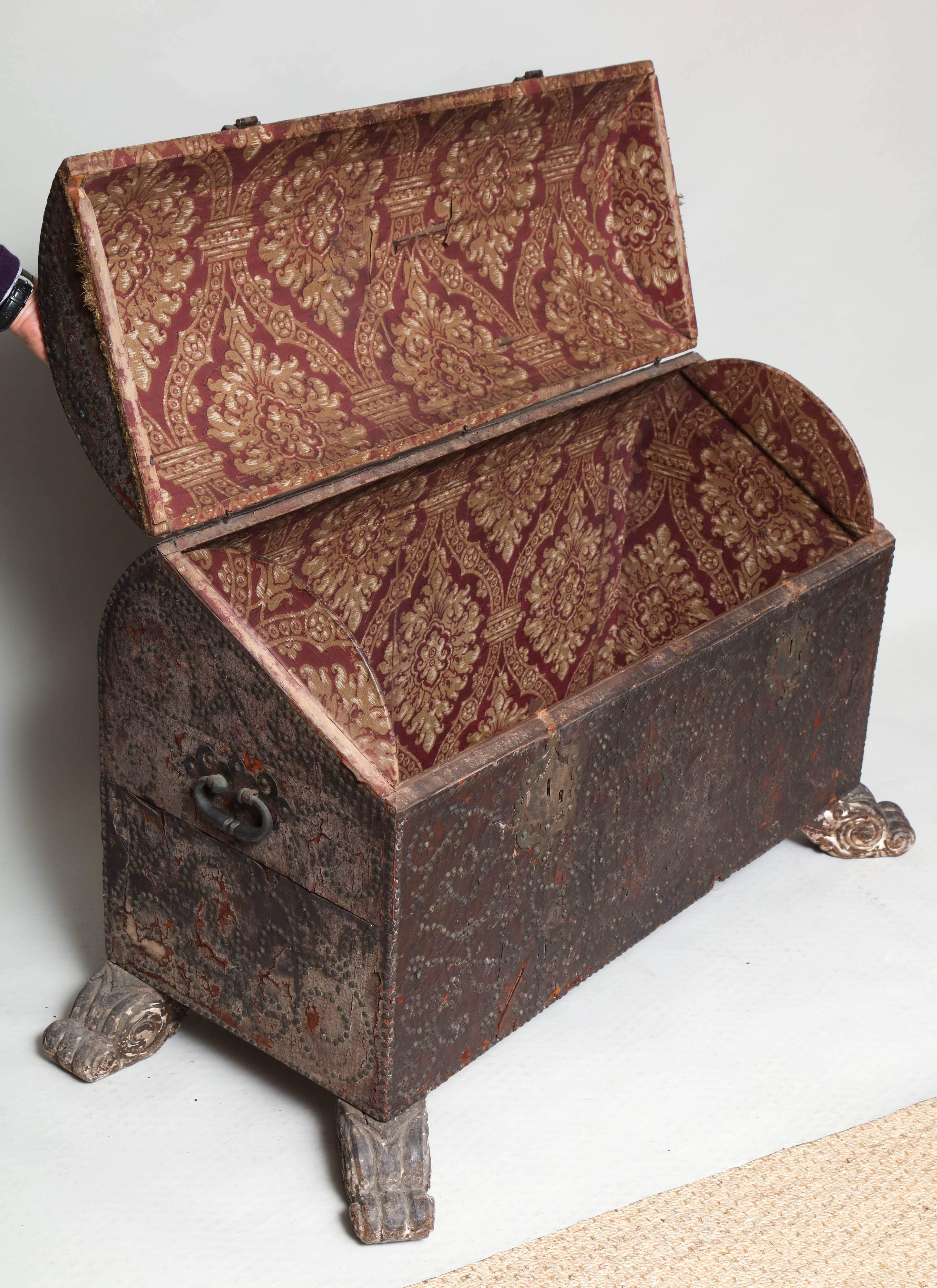 18th Century Spanish Studded Leather Chest For Sale 2