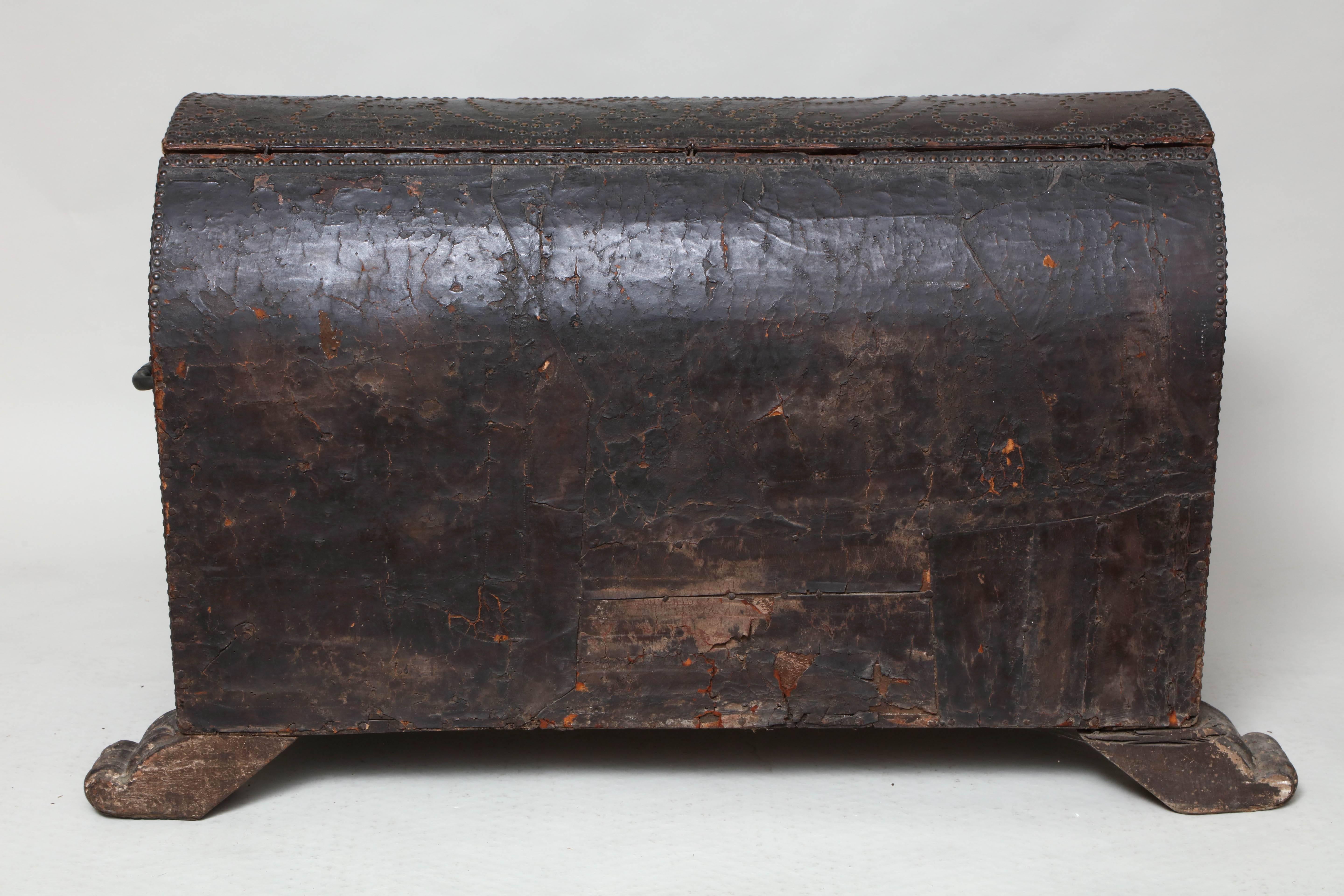 18th Century Spanish Studded Leather Chest For Sale 3