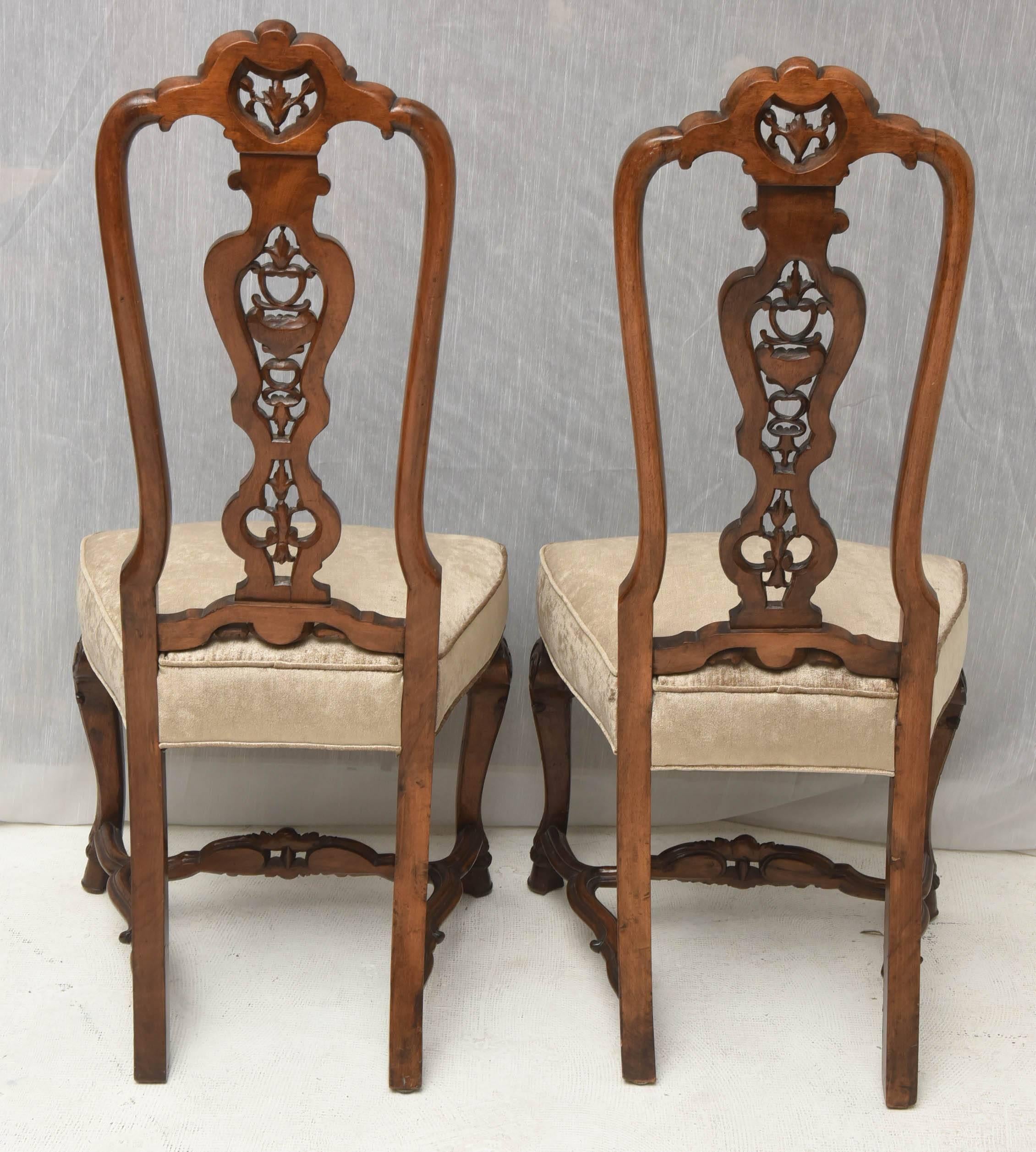 Elegant Pair of High Back Georgian Walnut English Side Chairs For Sale 4