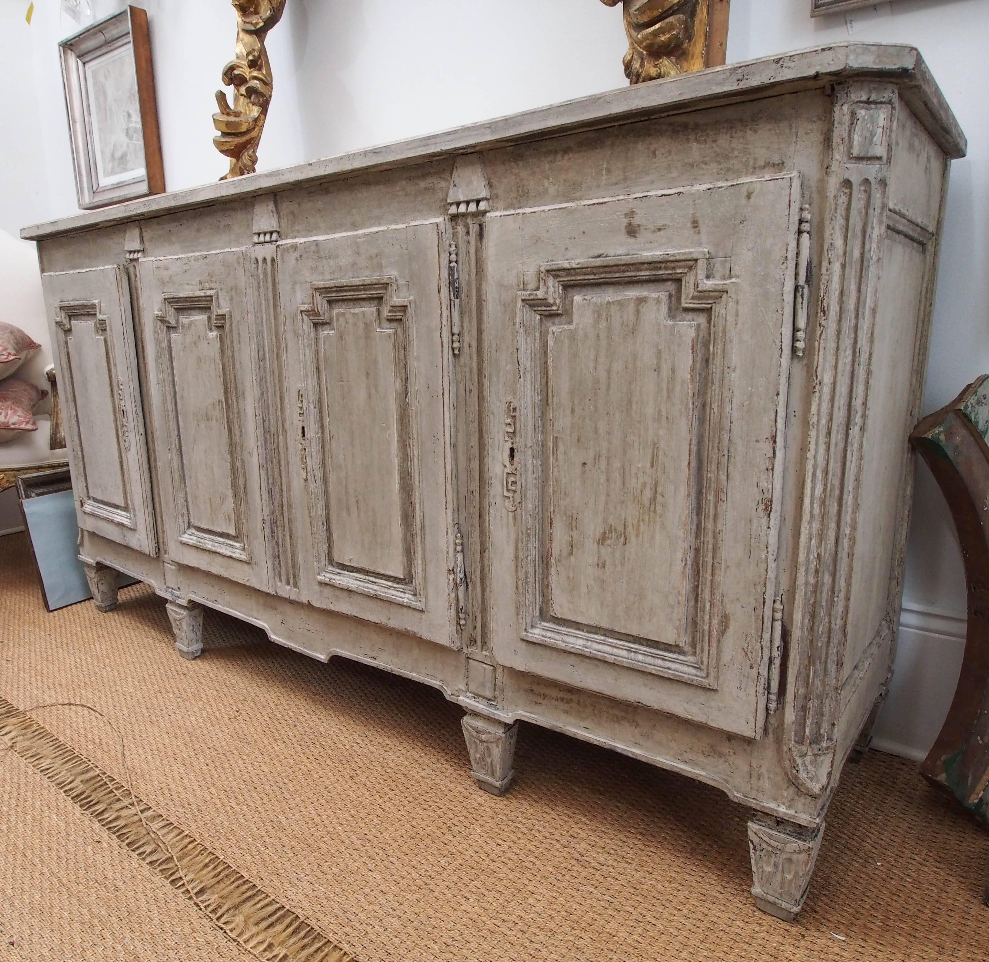 Italian Painted 18th Century Enfilade Buffet In Good Condition For Sale In New Orleans, LA