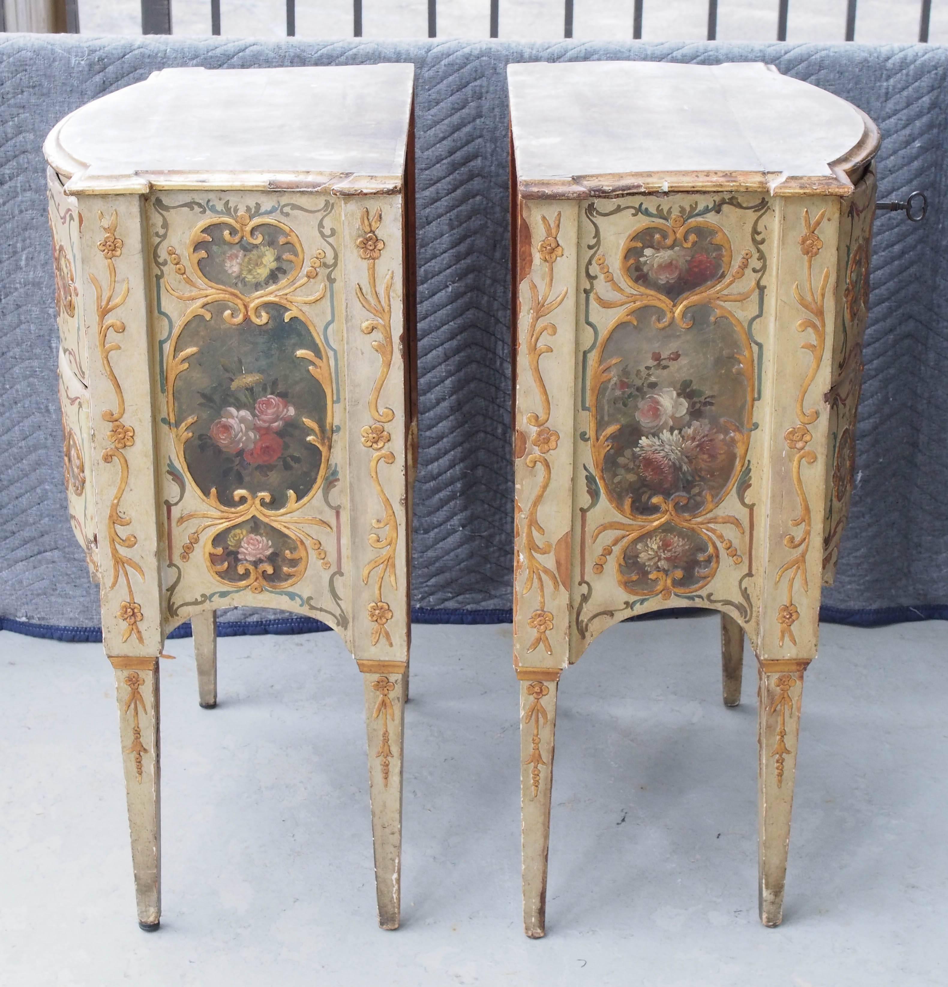 Pair of Venetian Painted Commodini For Sale 2