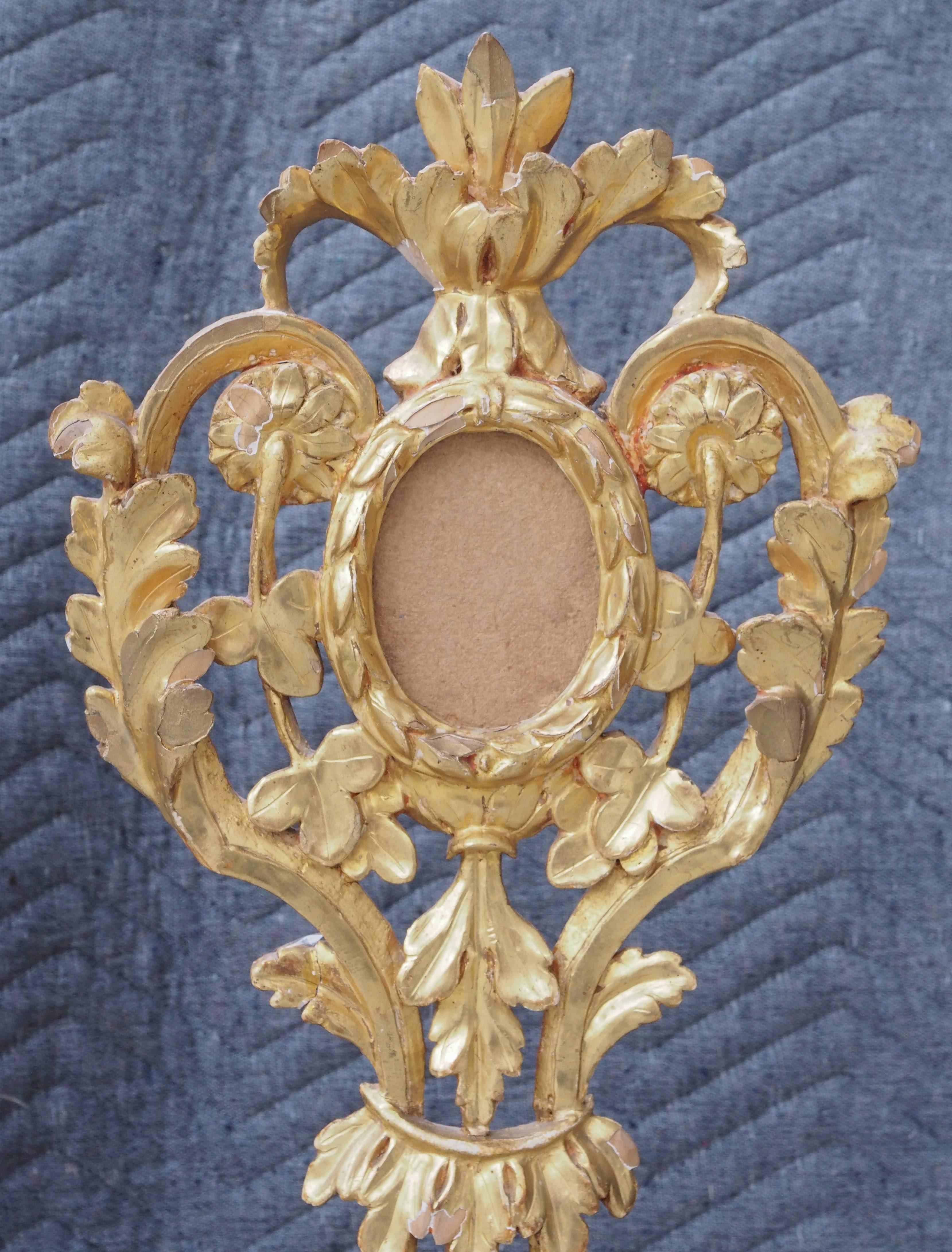 Pair of 18th Century Italian Giltwood Reliquary In Good Condition In Natchez, MS