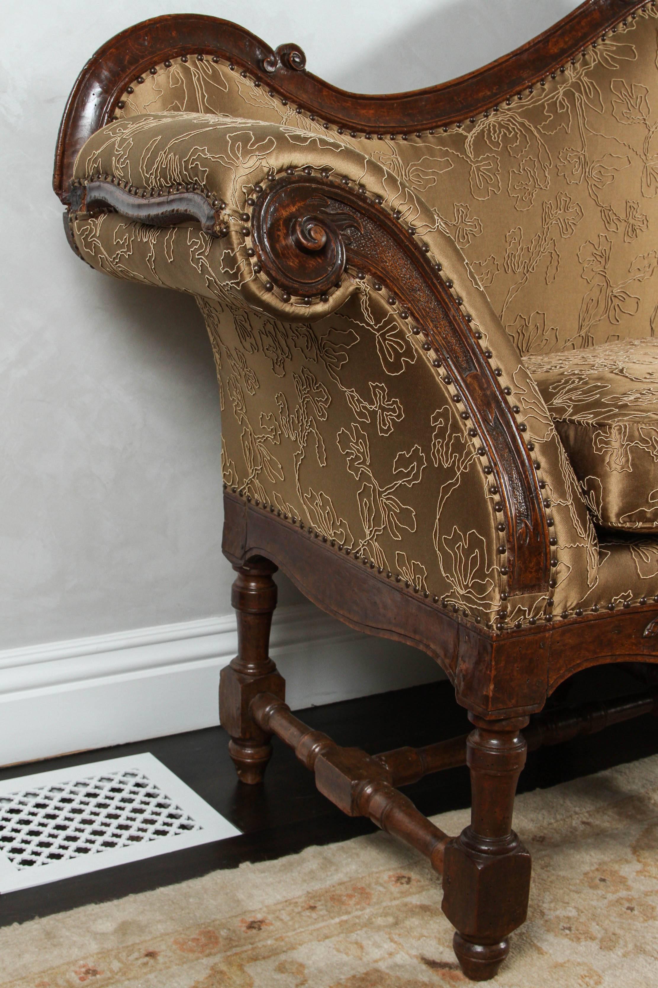 18th Century French Carved Walnut Canapé Sofa 1